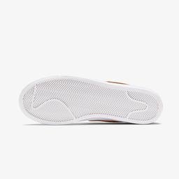 Nike Blazer Mid 77 SE Kadın Beyaz Spor Ayakkabı