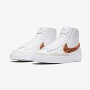 Nike Blazer Mid 77 SE Kadın Beyaz Spor Ayakkabı