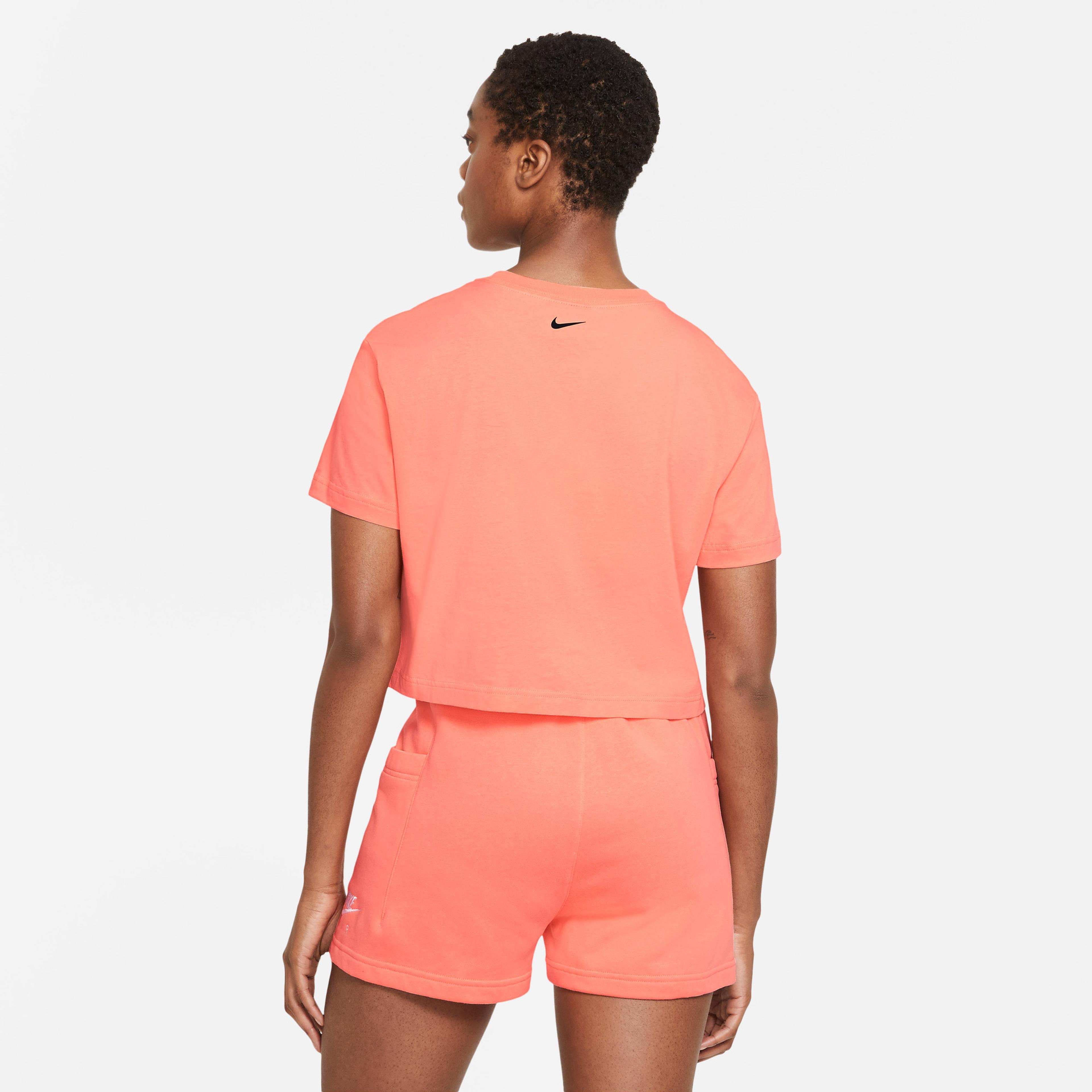 Nike Sportswear Kadın Turuncu Cropped T-Shirt