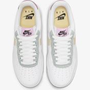 Nike Air Force 1 '07 Essentials Kadın Beyaz Spor Ayakkabı