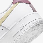 Nike Air Force 1 '07 Essentials Kadın Beyaz Spor Ayakkabı