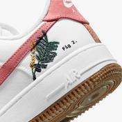 Nike Air Force 1 '07 SE Kadın Beyaz Spor Ayakkabı