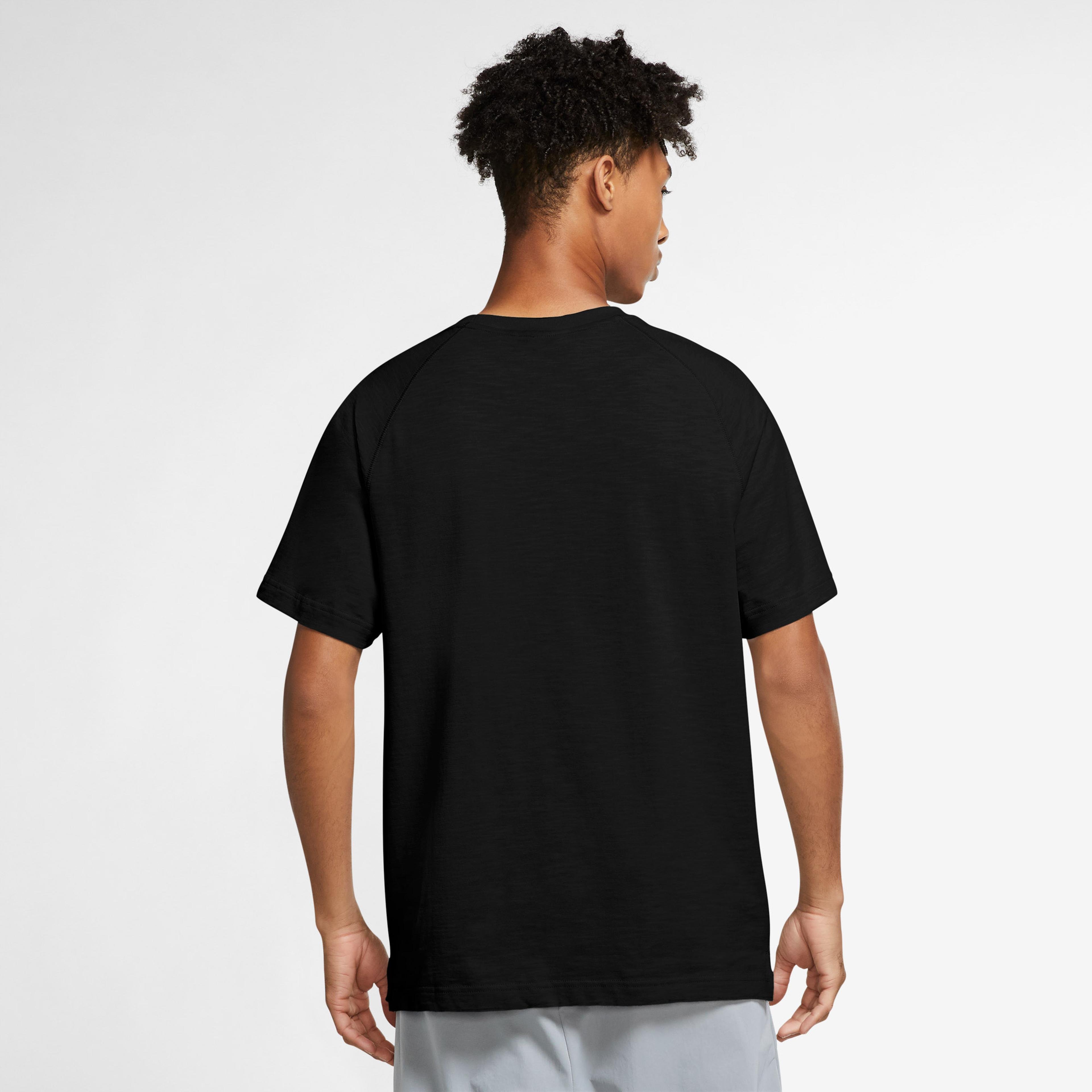 Nike Sportswear Modern Essentials Lightweight Erkek Siyah T-Shirt