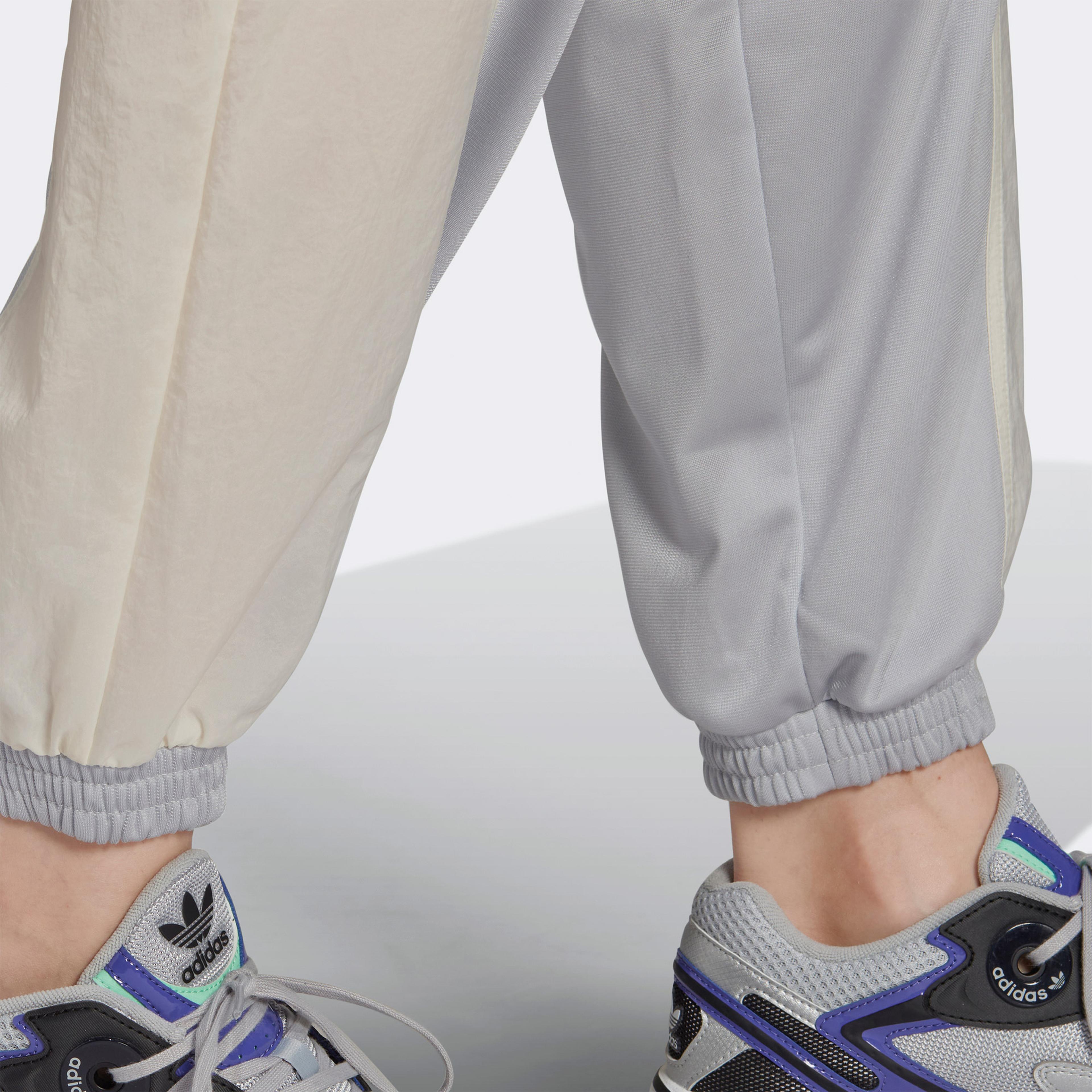 adidas Adicolor Split Trefoil Kadın Gri Eşofman Altı