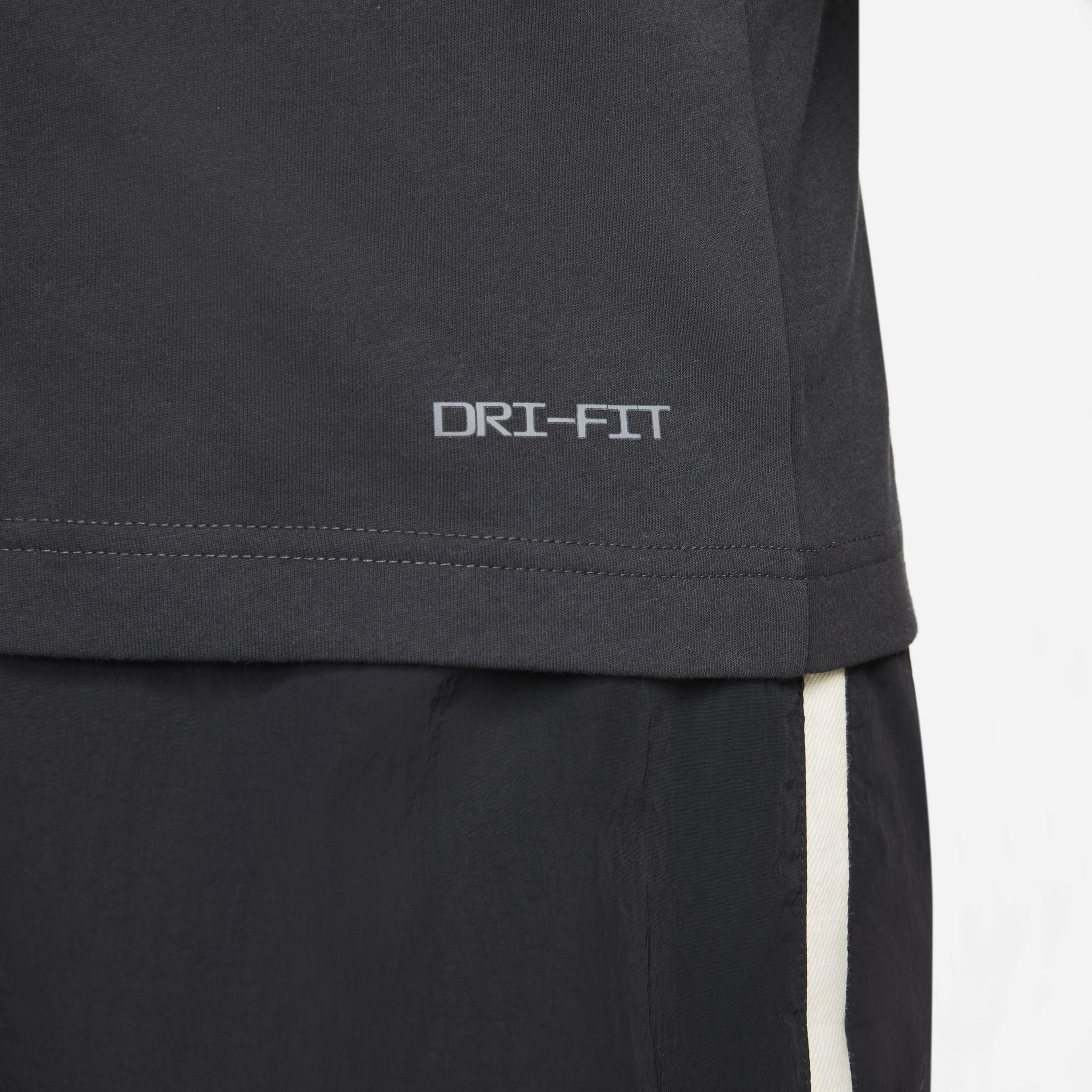 Nike Sportswear Erkek Gri T-shirt