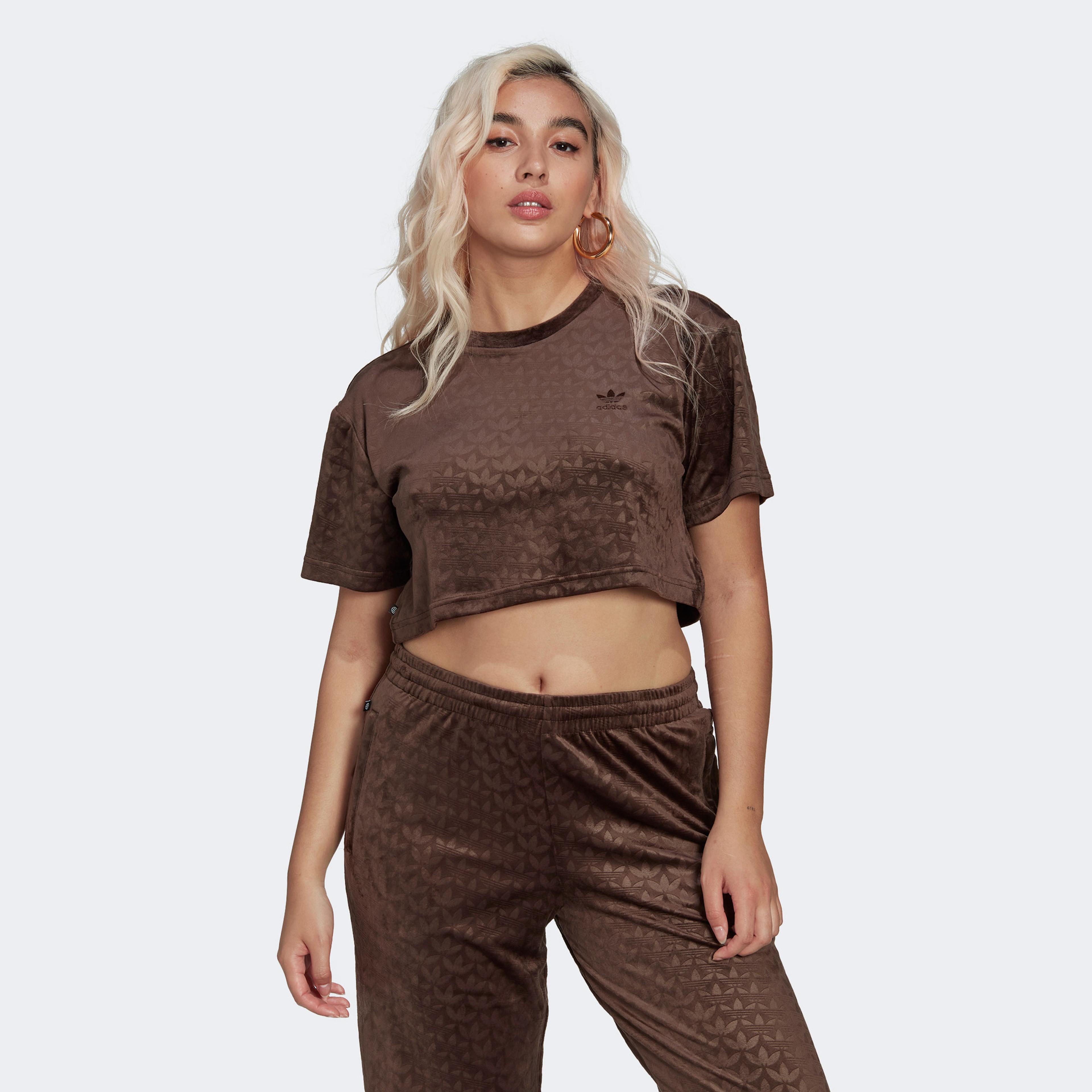 adidas Crop Velvet Embossed Monogram Kadın Kahverengi T-Shirt