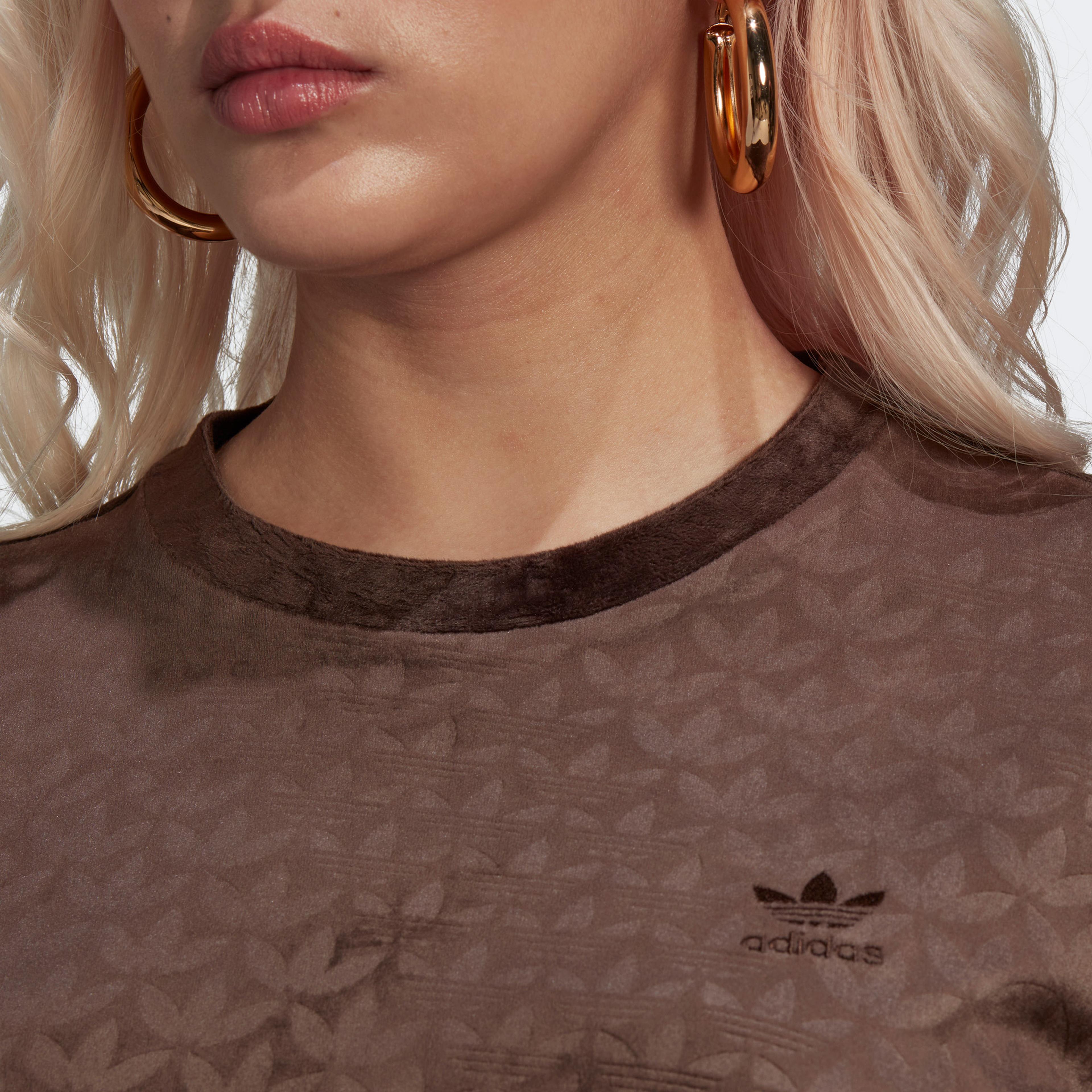 adidas Crop Velvet Embossed Monogram Kadın Kahverengi T-Shirt