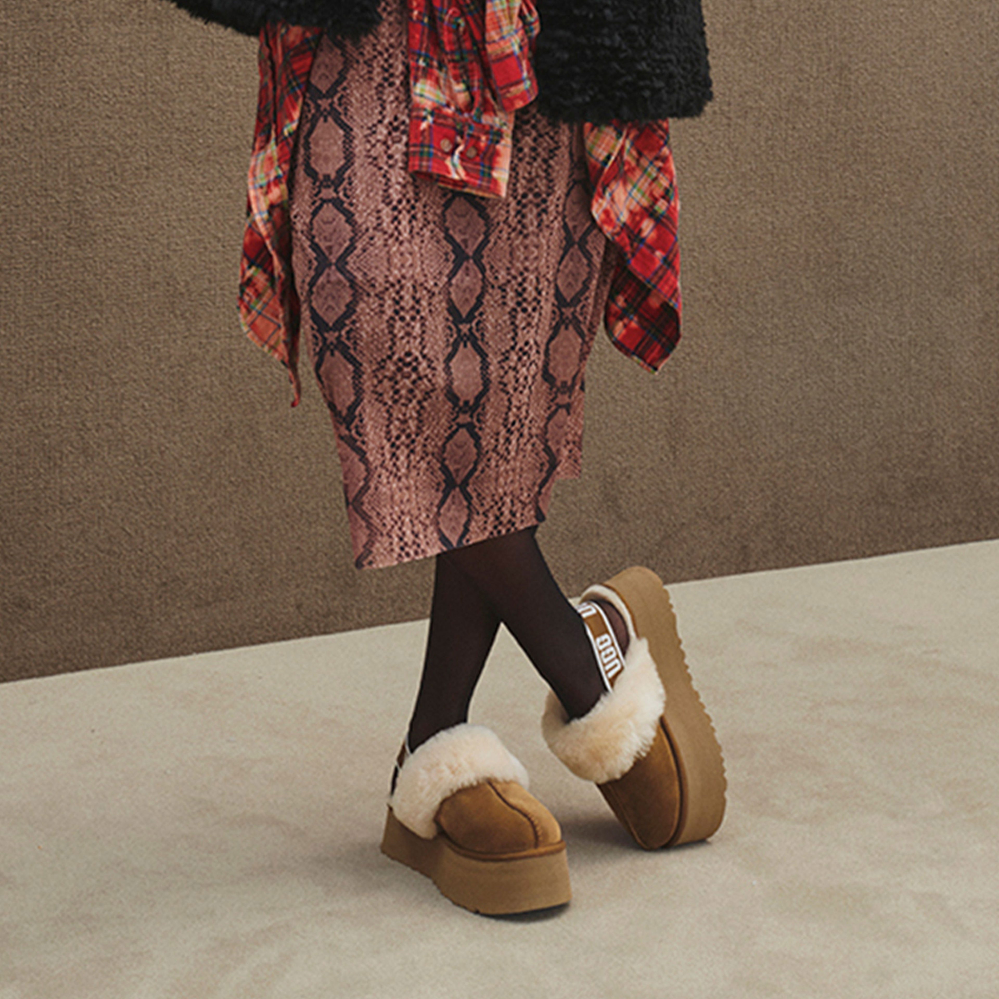 UGG Funkette Slipper Kadın Kahverengi Terlik
