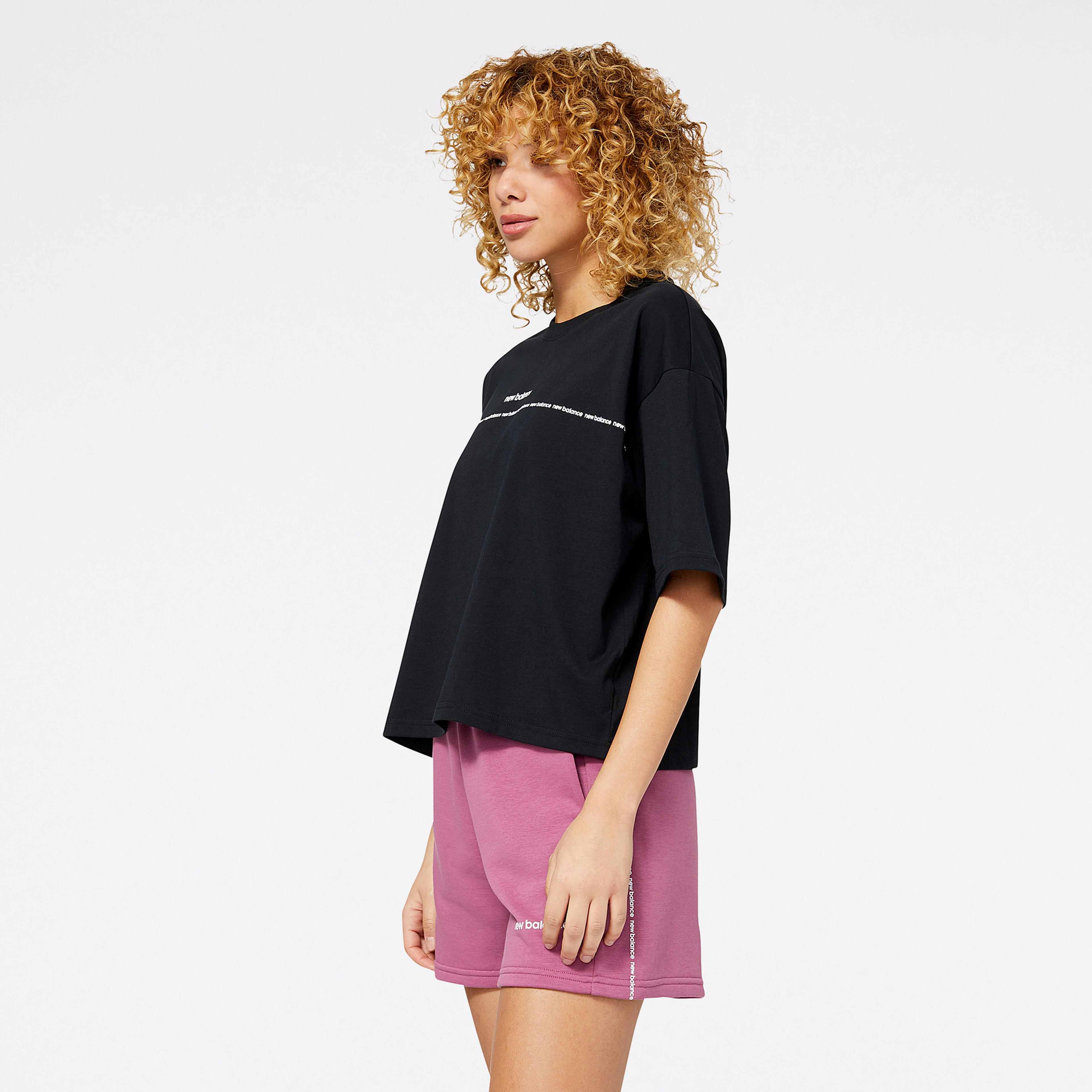 New Balance Essentials Winter Story Kadın Siyah T-Shirt