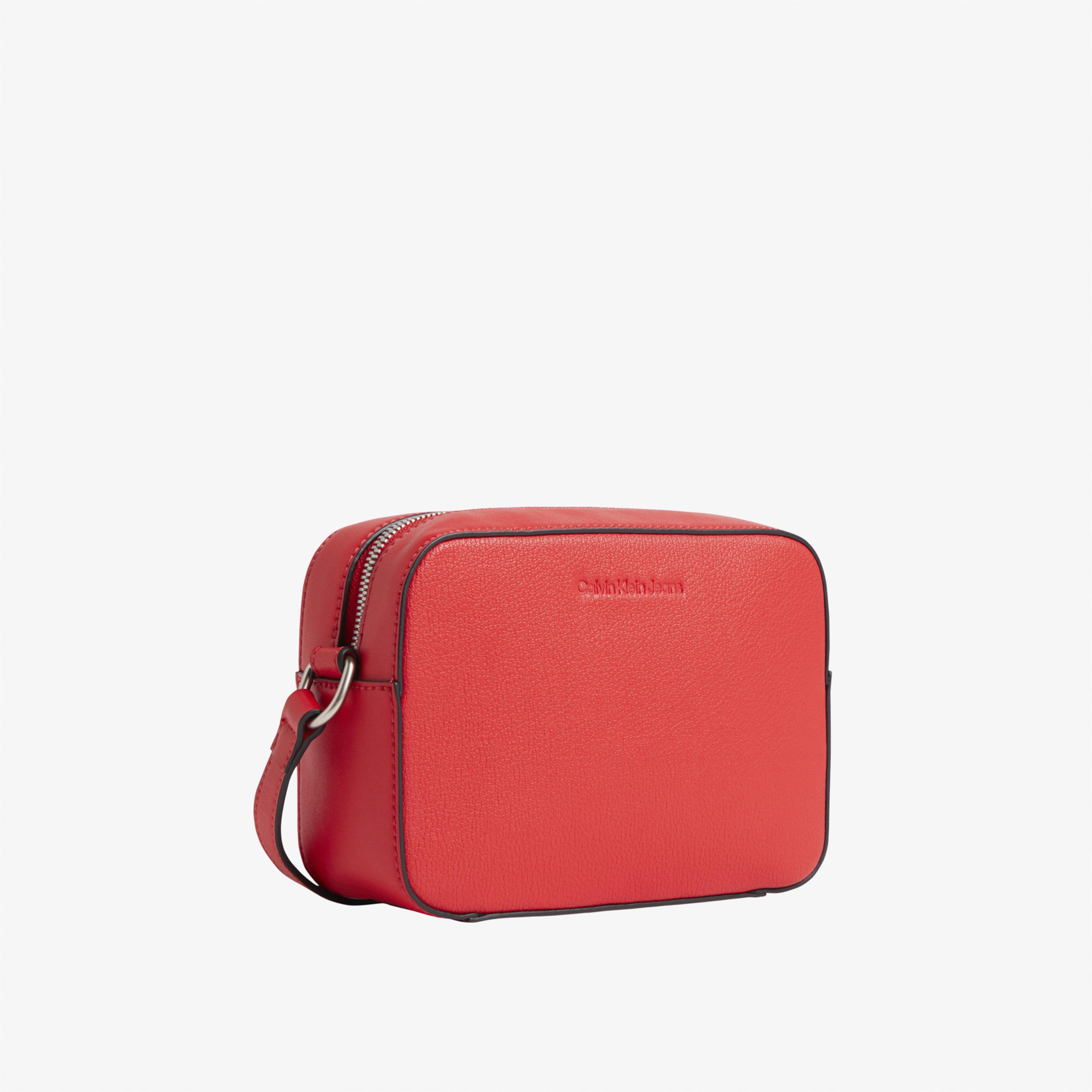 Calvin Klein Minimal Monogram 18 Kadın Kırmızı Omuz Çantası