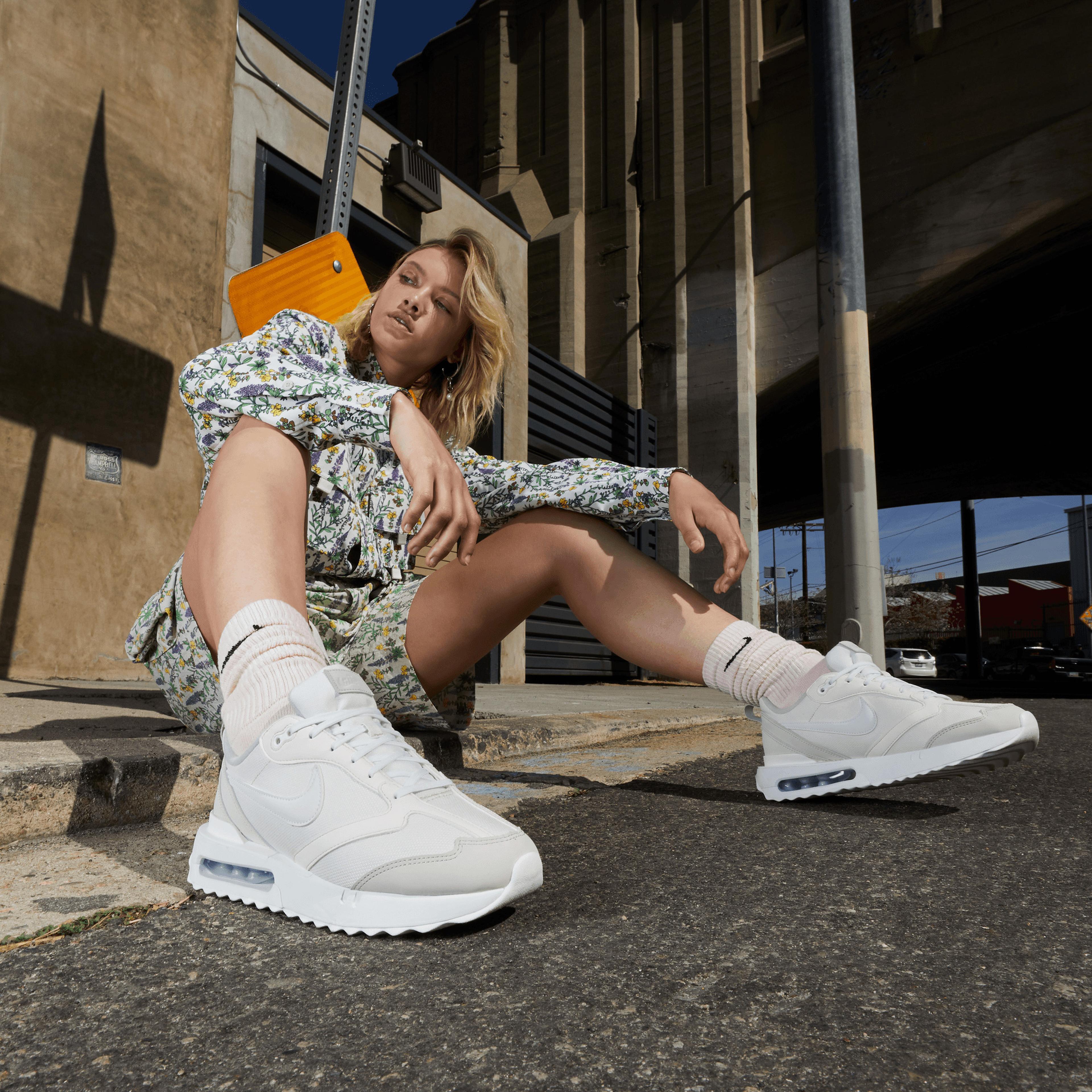 Nike Air Max Dawn Kadın Bej Sneaker