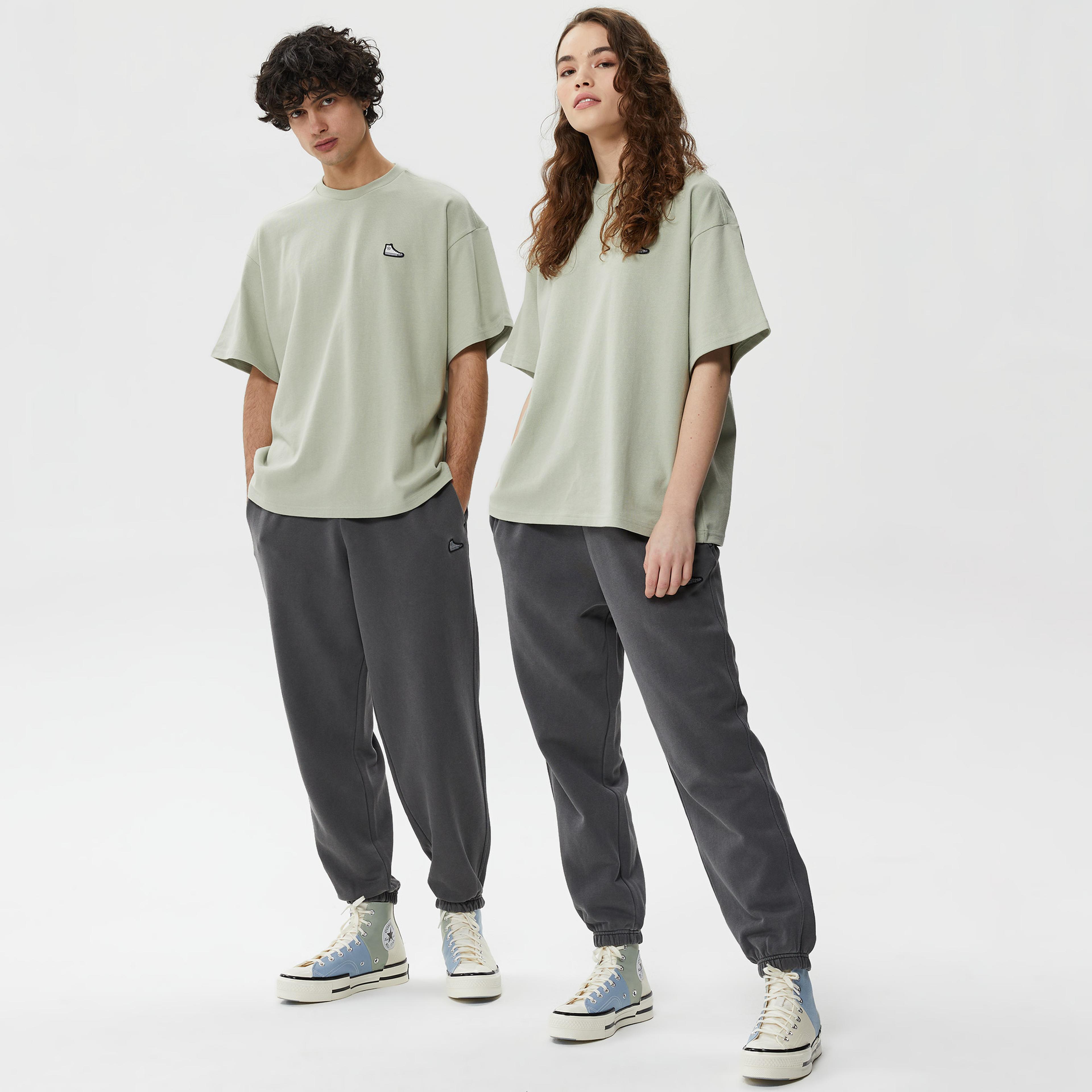 Converse Loose Fit Left Chest Sneaker Patch Back Hit Unisex Gri T-Shirt