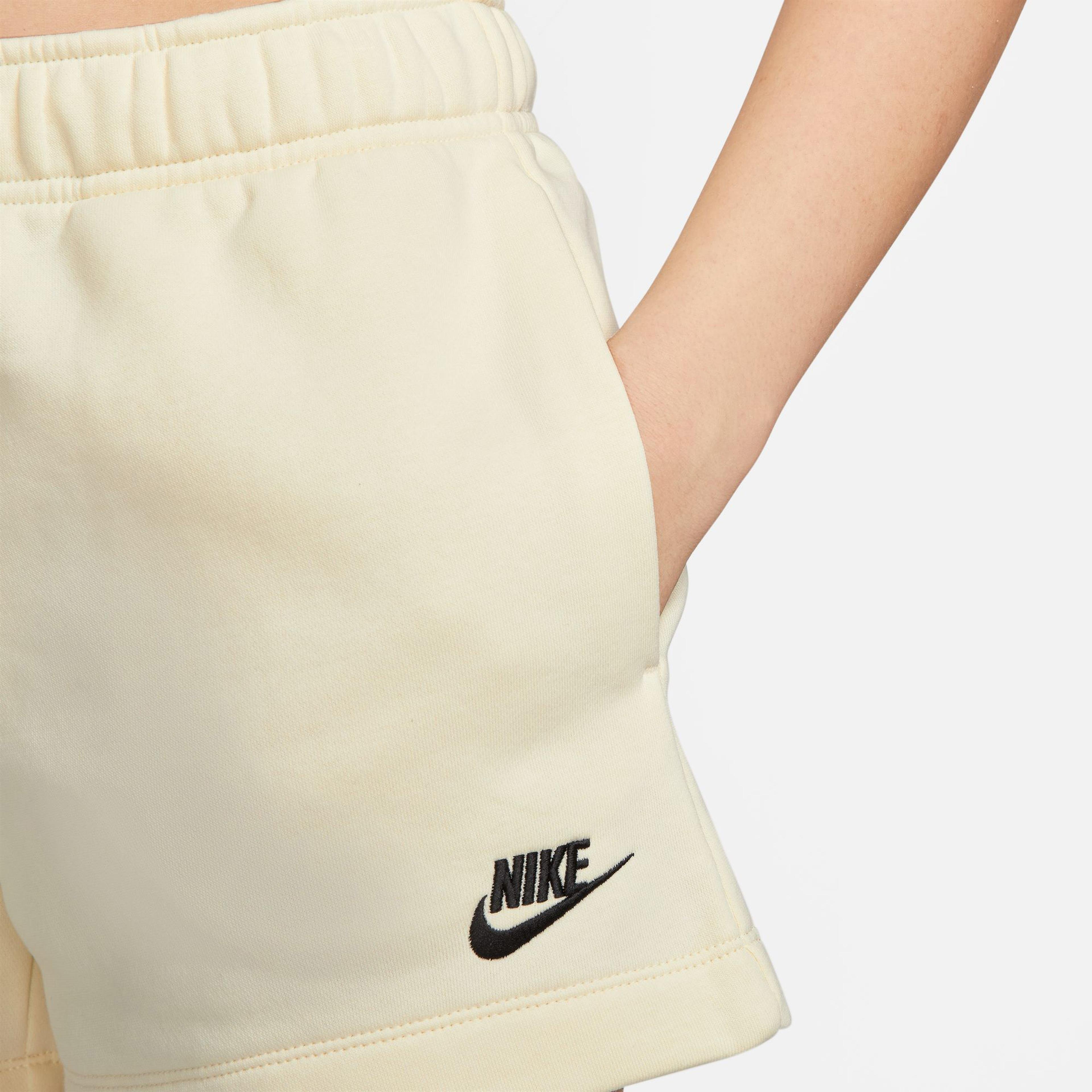 Nike Sportswear Club Fleece Mid-Rise Kadın Krem Şort