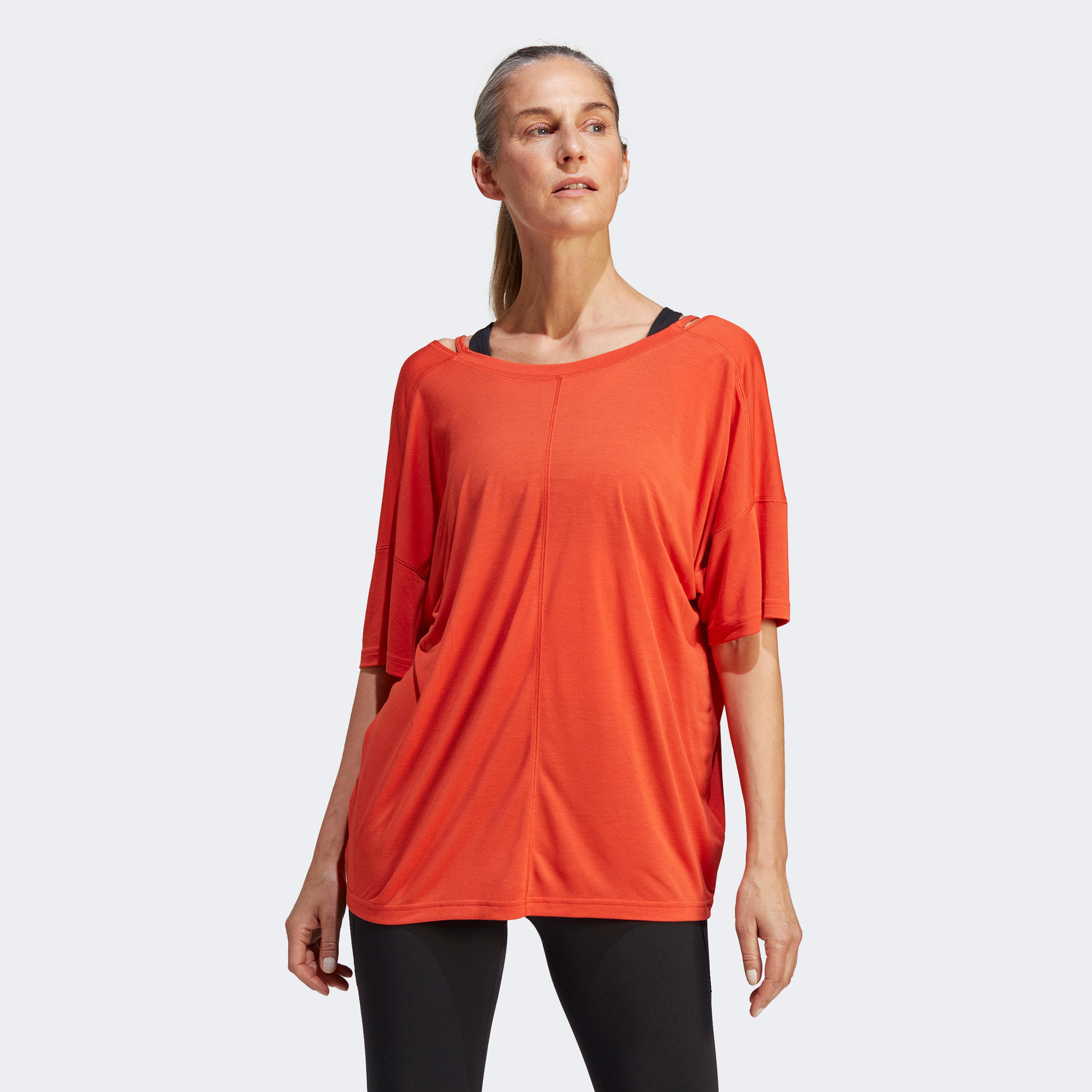 adidas Yoga Studio Oversized  Kadın Kırmızı T-Shirt