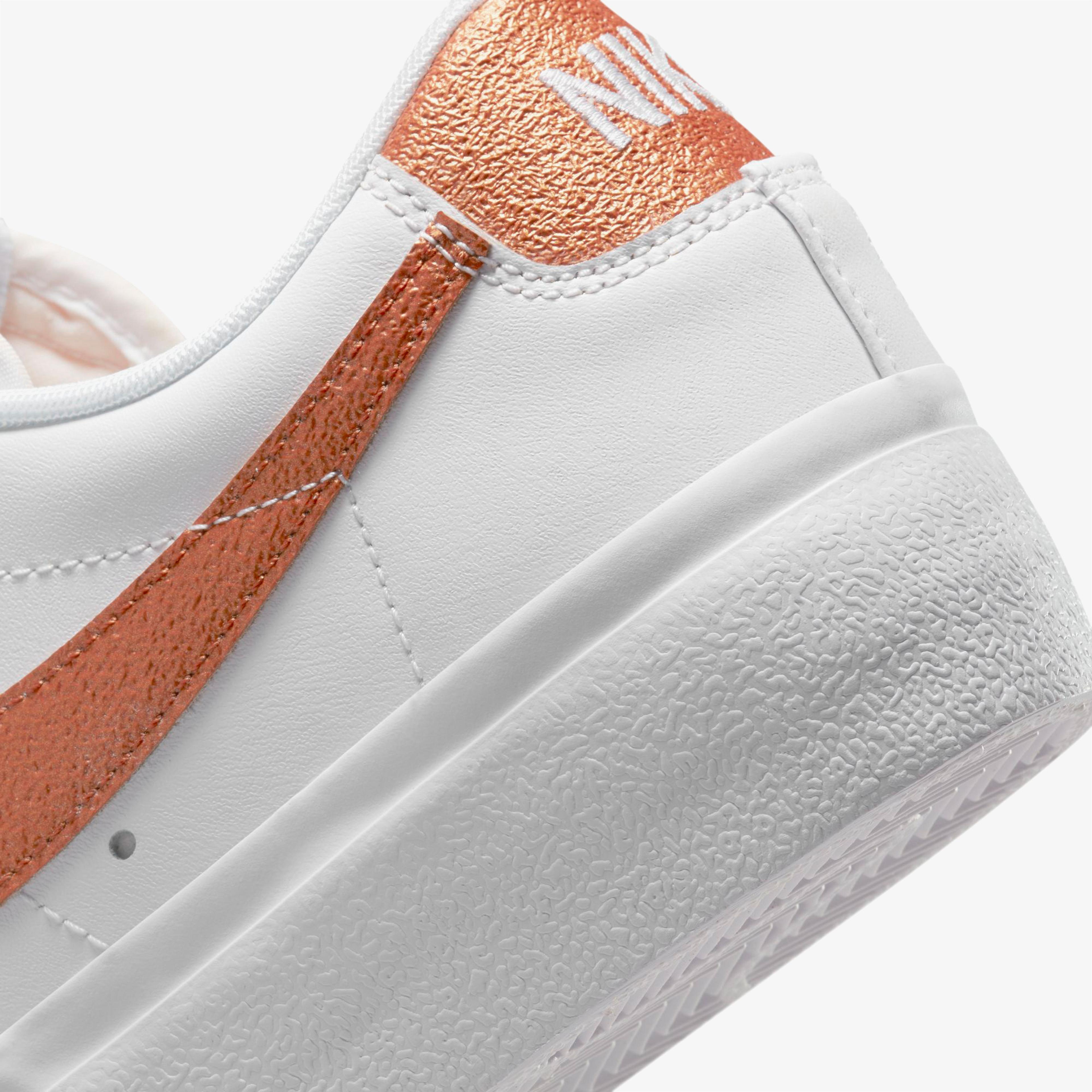Nike Blazer Low Platform Essential Kadın Beyaz Spor Ayakkabı