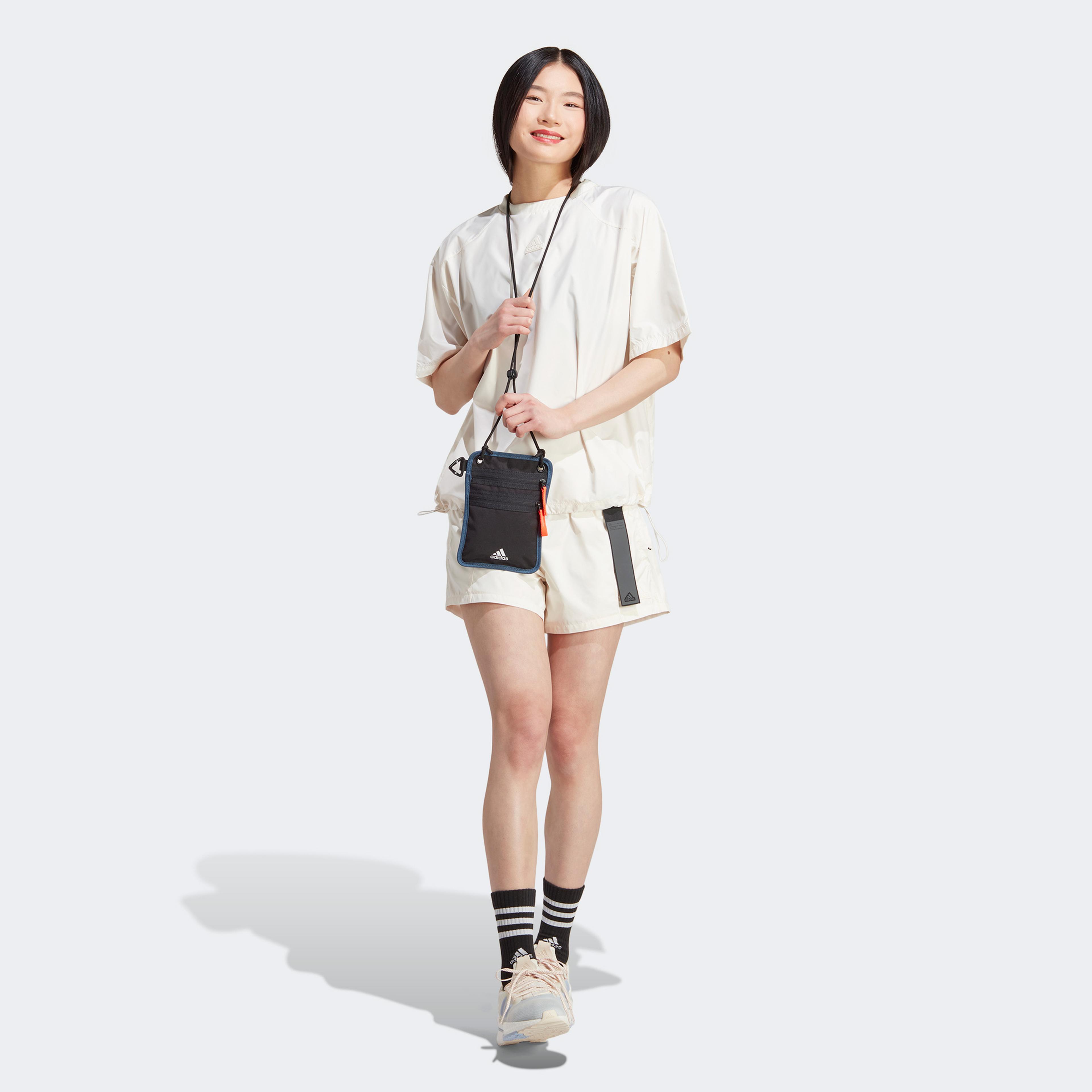 adidas City Escape Loose-Fit  Kadın Beyaz T-Shirt