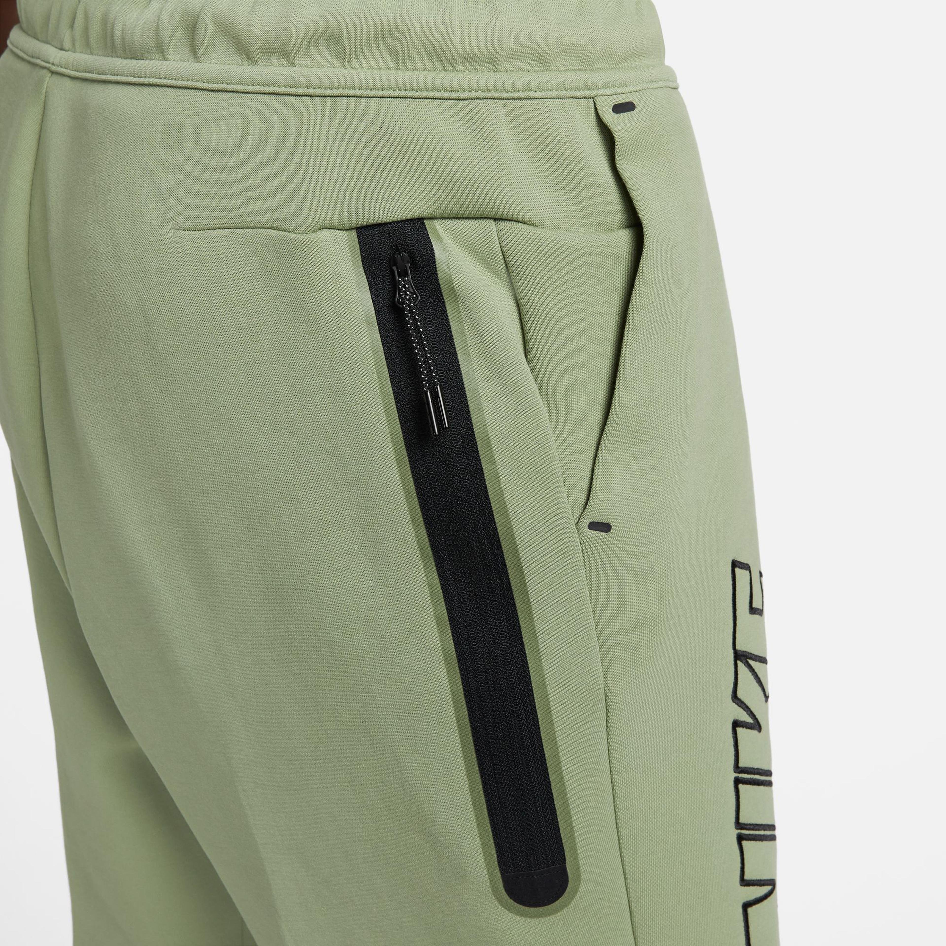 Nike Tech Fleece Erkek Yeşil Şort