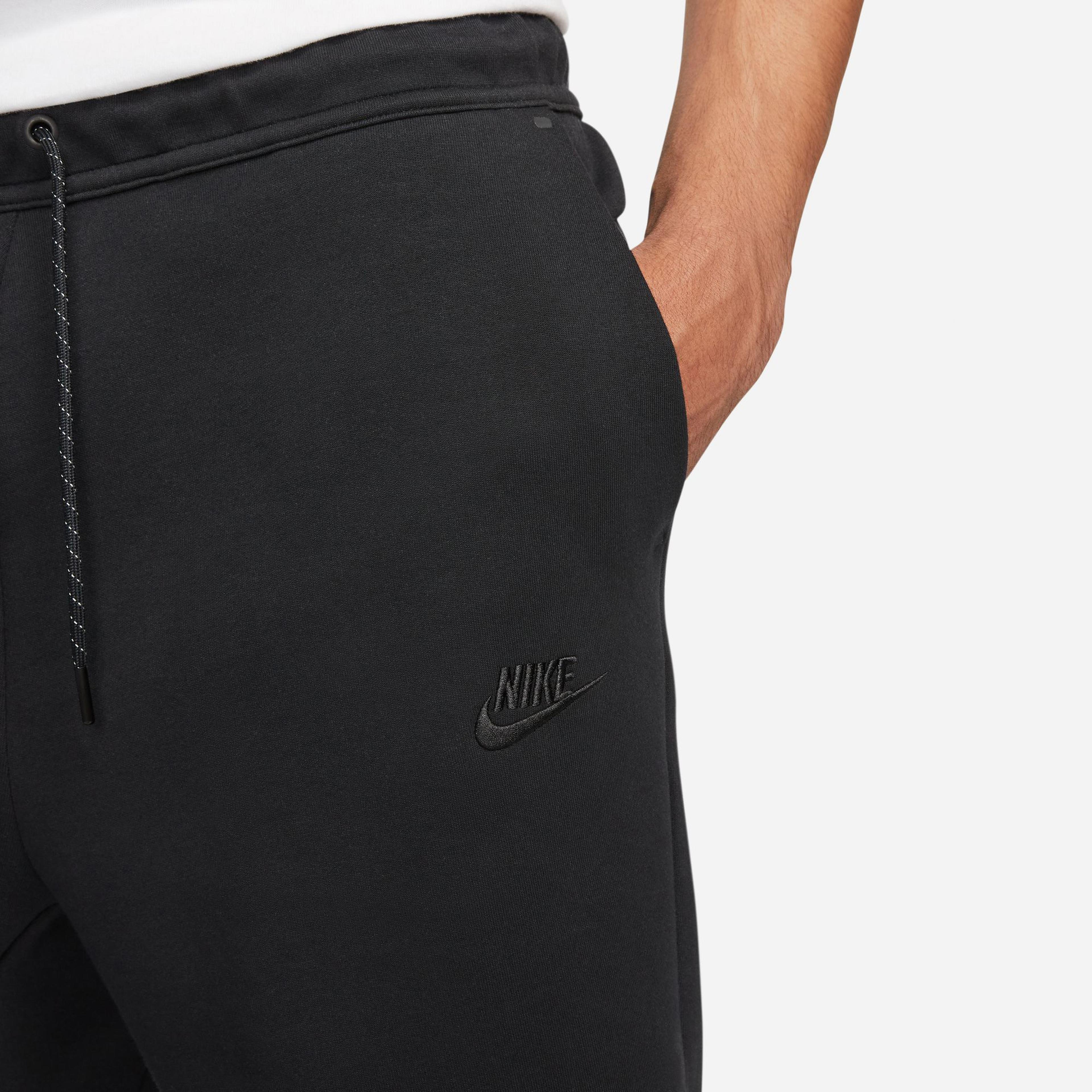 Nike Tech Fleece Erkek Siyah Şort