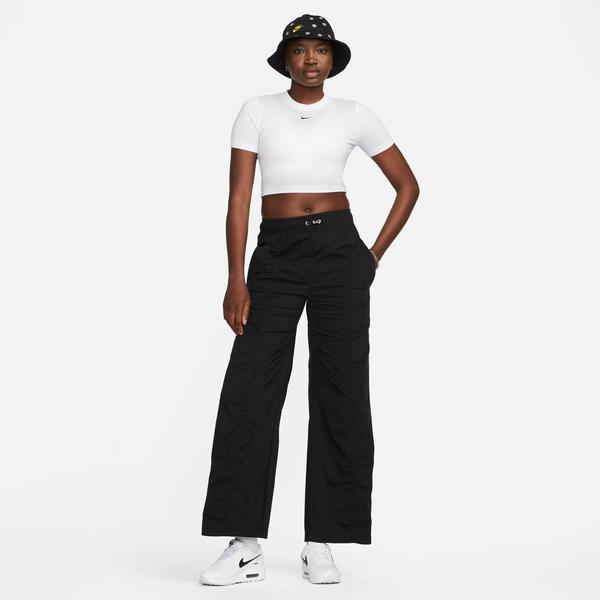Nike Sportswear Essential Slim-Fit Crop Kadın Beyaz T-Shirt