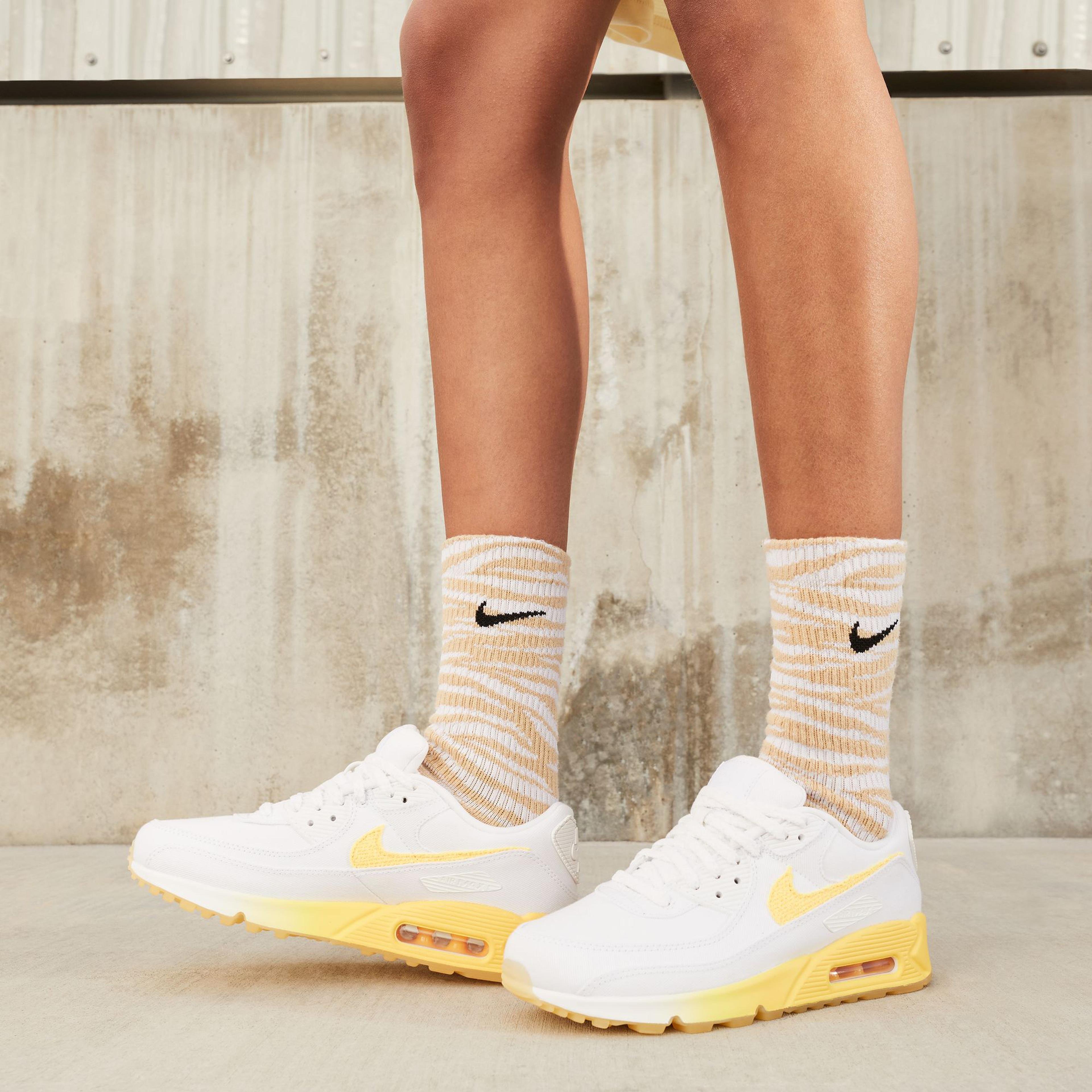 Nike Air Max 90 Se Kadın Beyaz Spor Ayakkabı