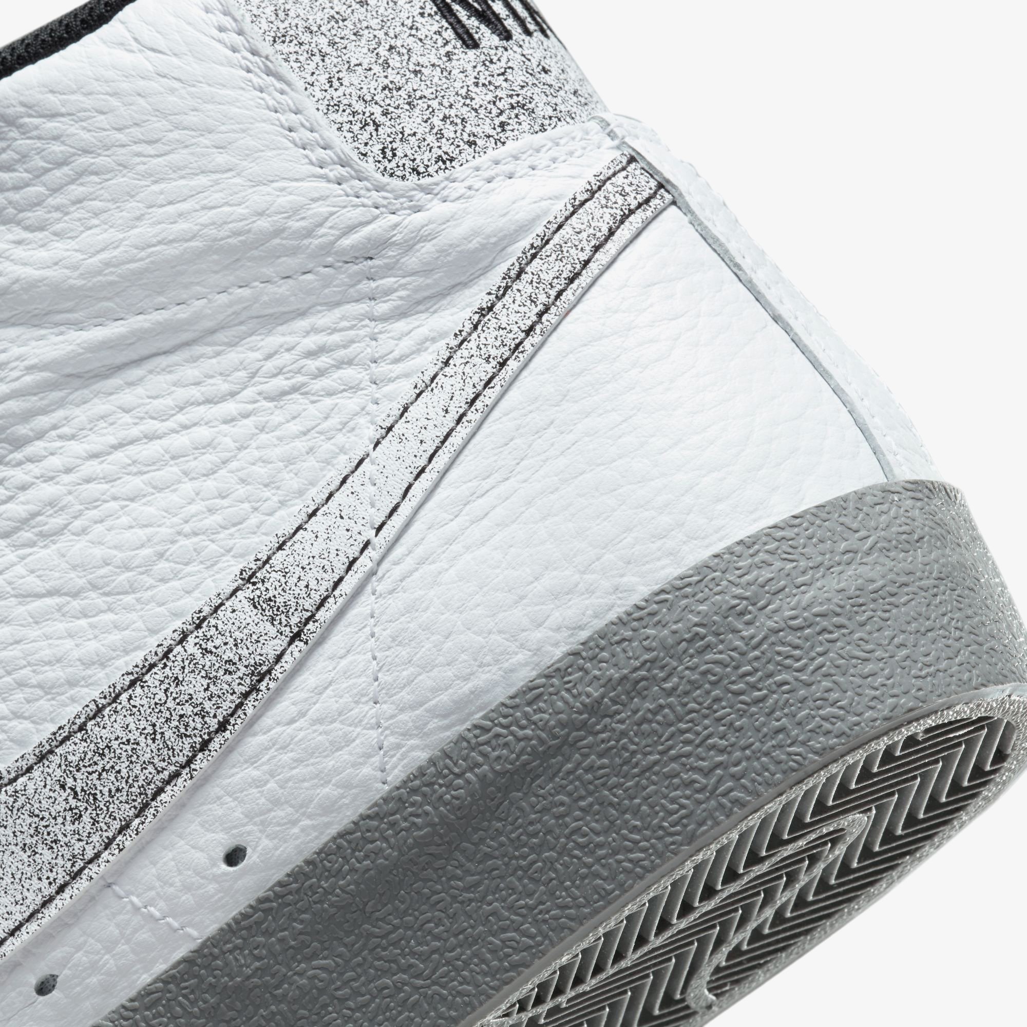 Nike Blazer Mid '77 Erkek Beyaz Spor Ayakkabısı