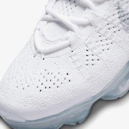 Nike Air VaporMax 2023 Flyknit Kadın Beyaz Spor Ayakkabı