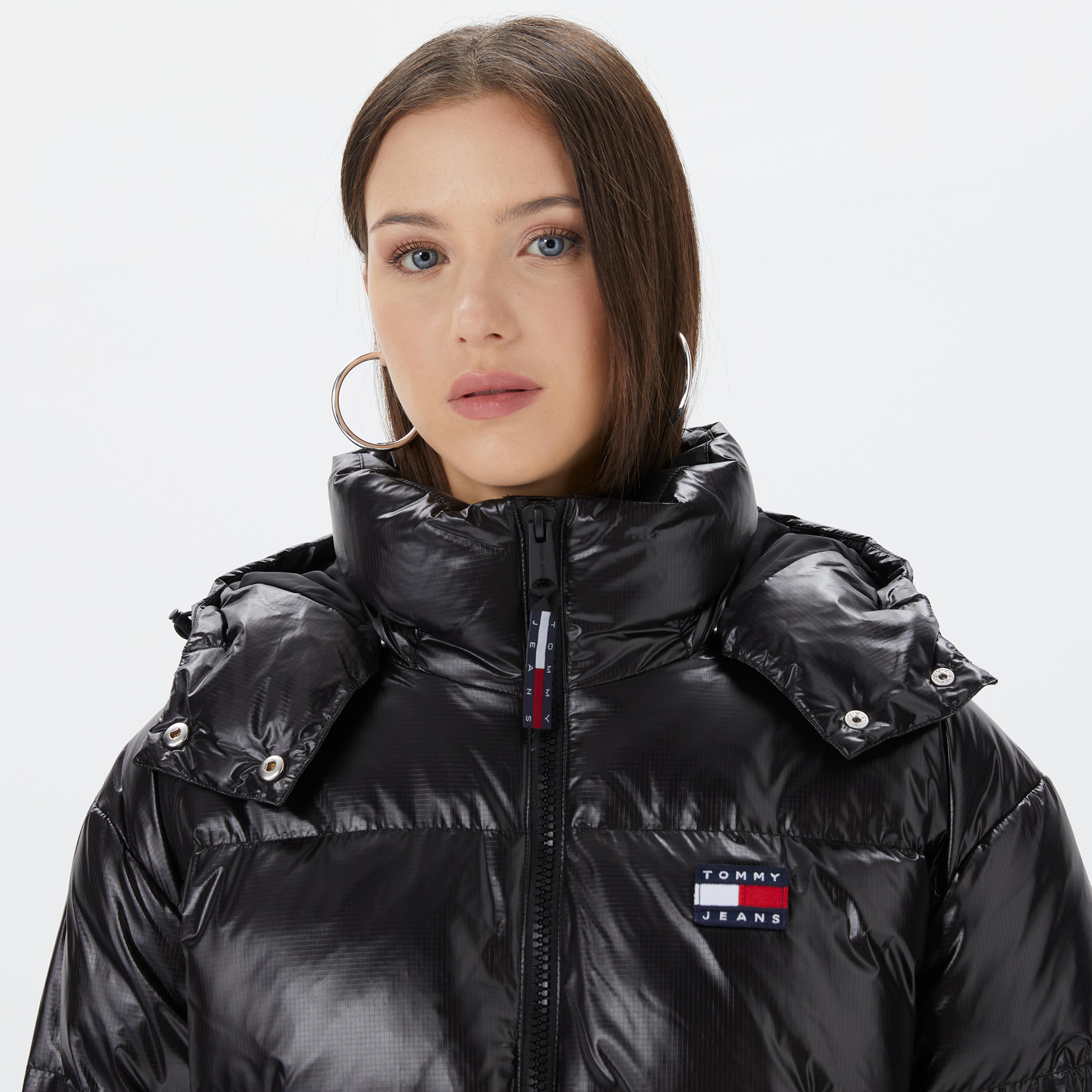 Tommy Hilfiger Crop Alaska Puffer Kadın Siyah Mont