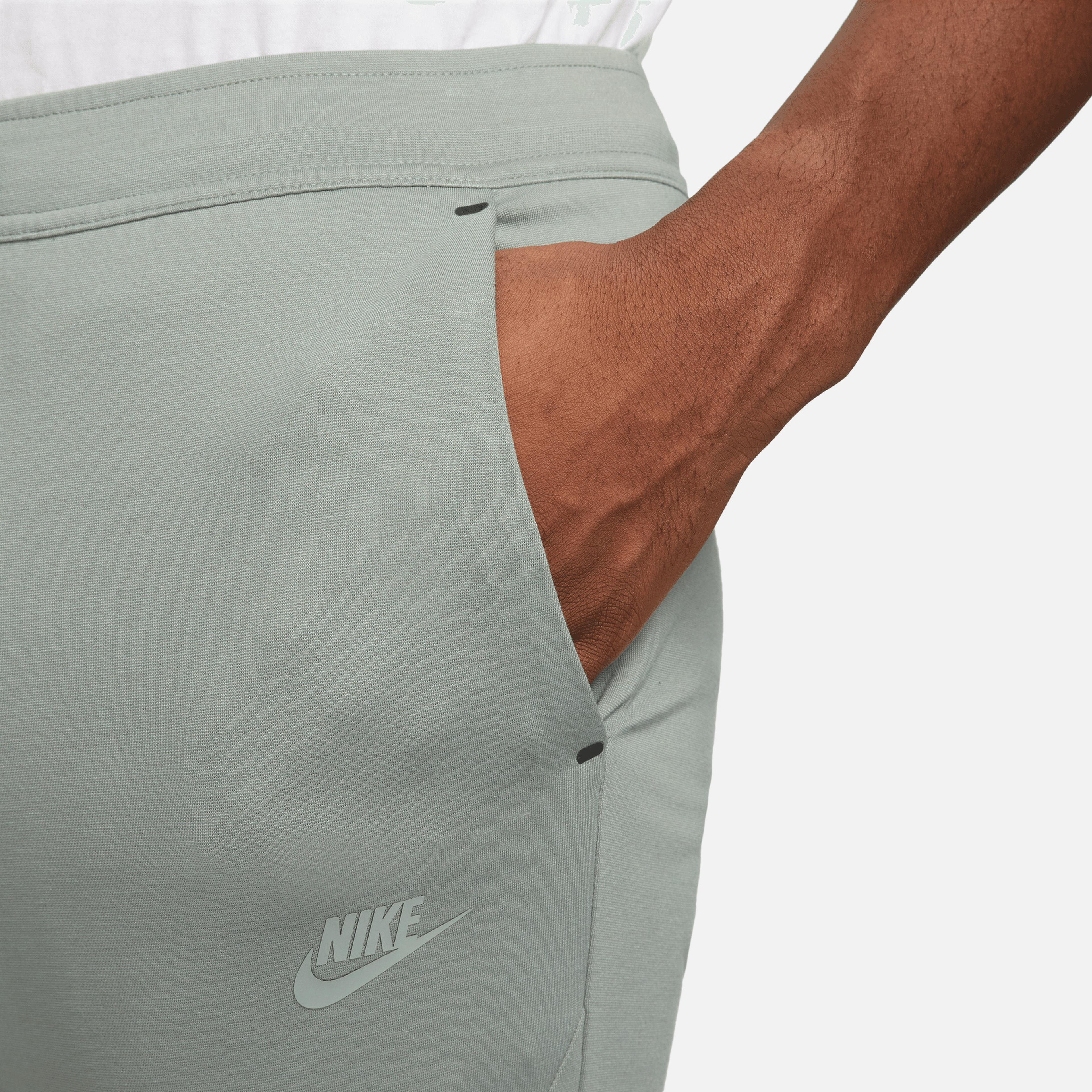 Nike Sportswear Tech Fleece Lightweight Slim-Fit Erkek Gri Eşofman Altı