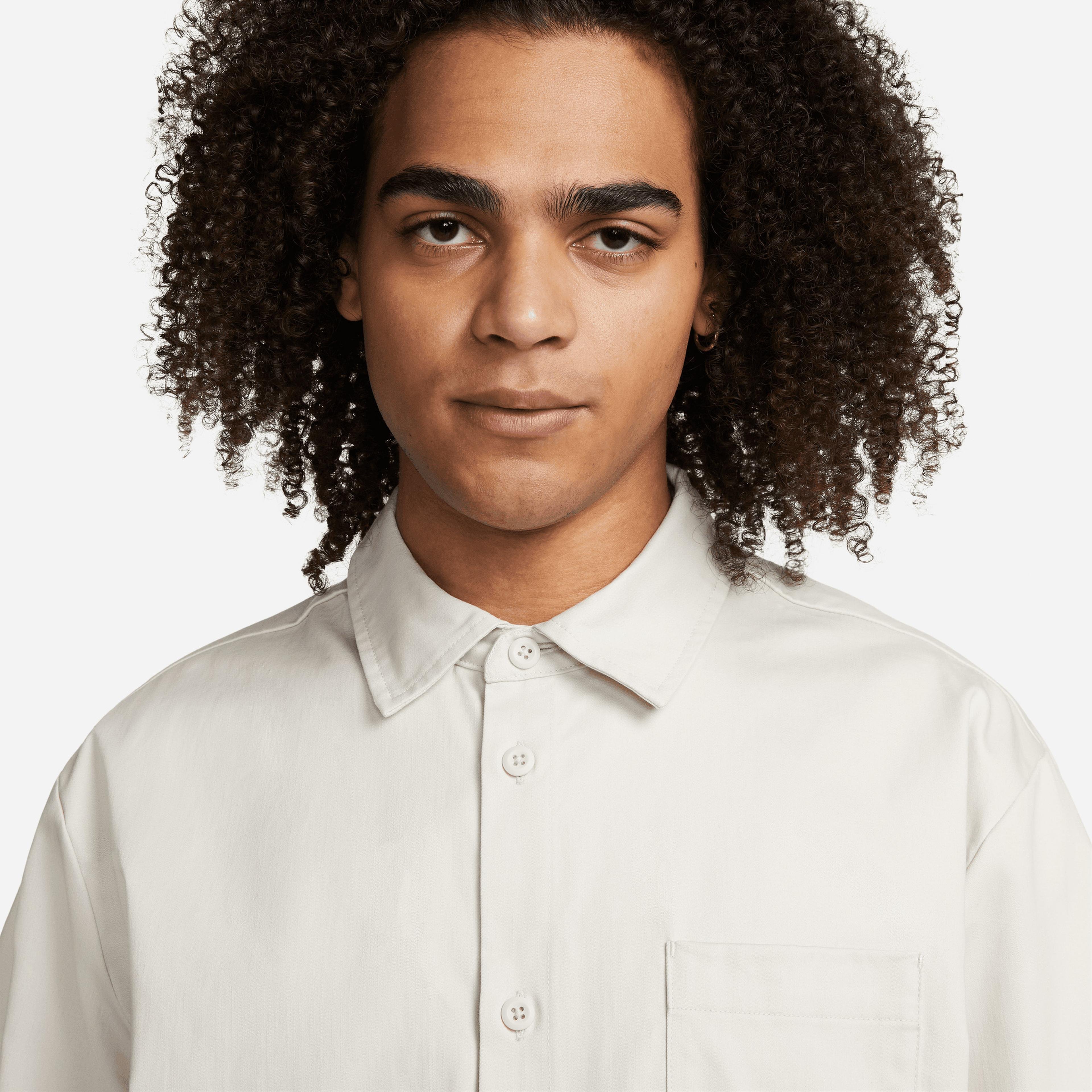 Nike Sportswear Club+ Button-Down Short-Sleeve Erkek Krem Gömlek