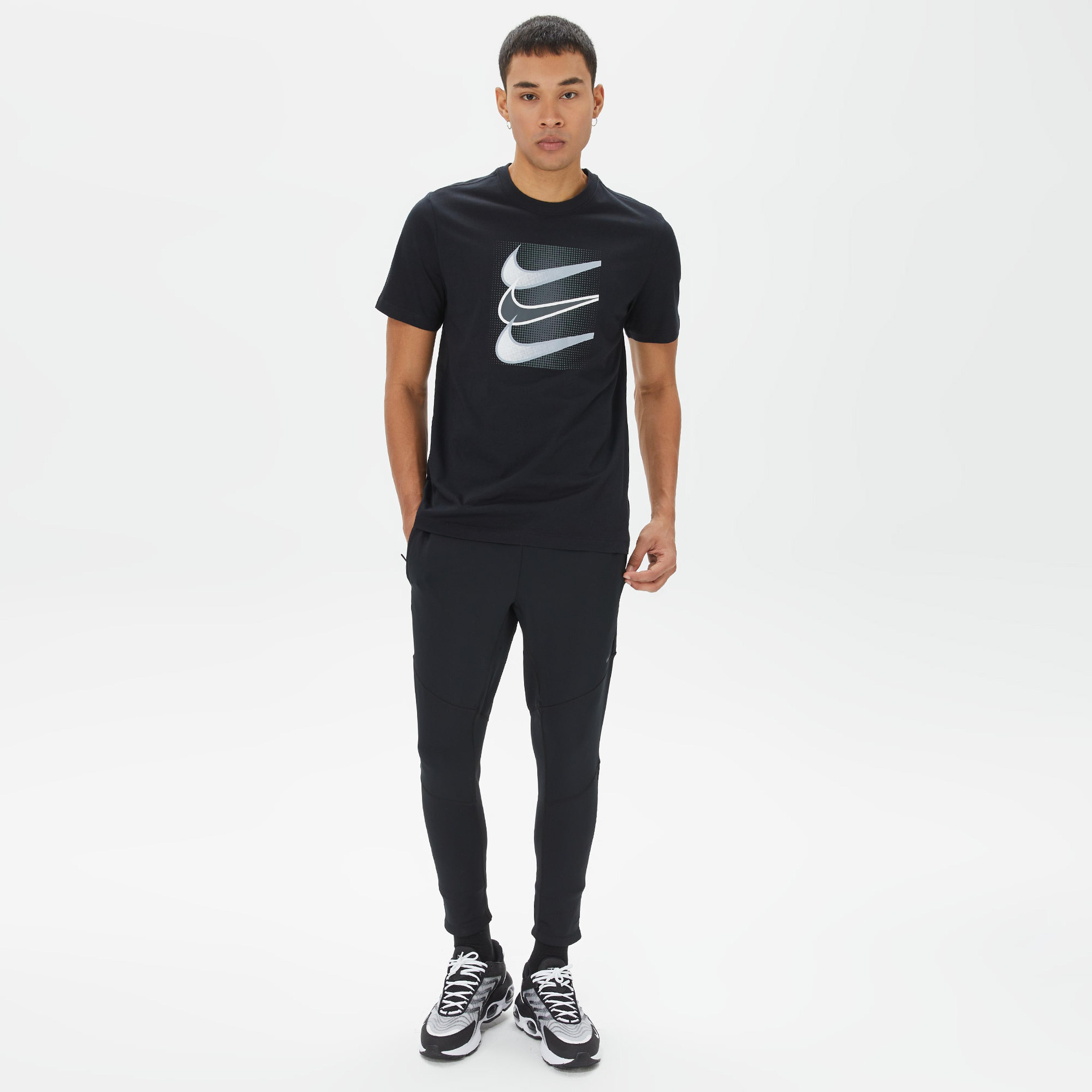 Nike Sportswear 12Mo Swoosh Erkek Siyah T-Shirt