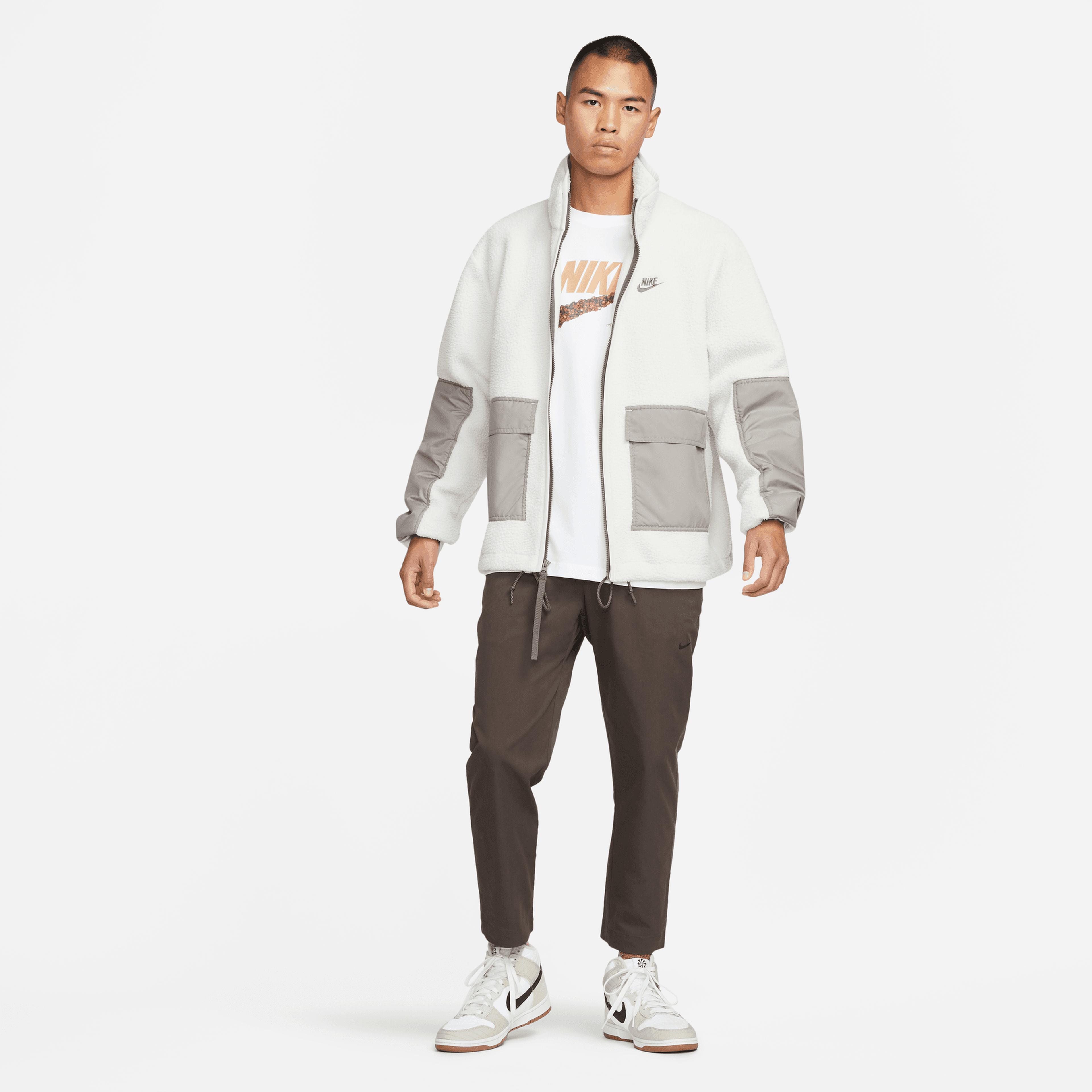 Nike Sportswear Coffee Swoosh Graphic Erkek Beyaz T-Shirt