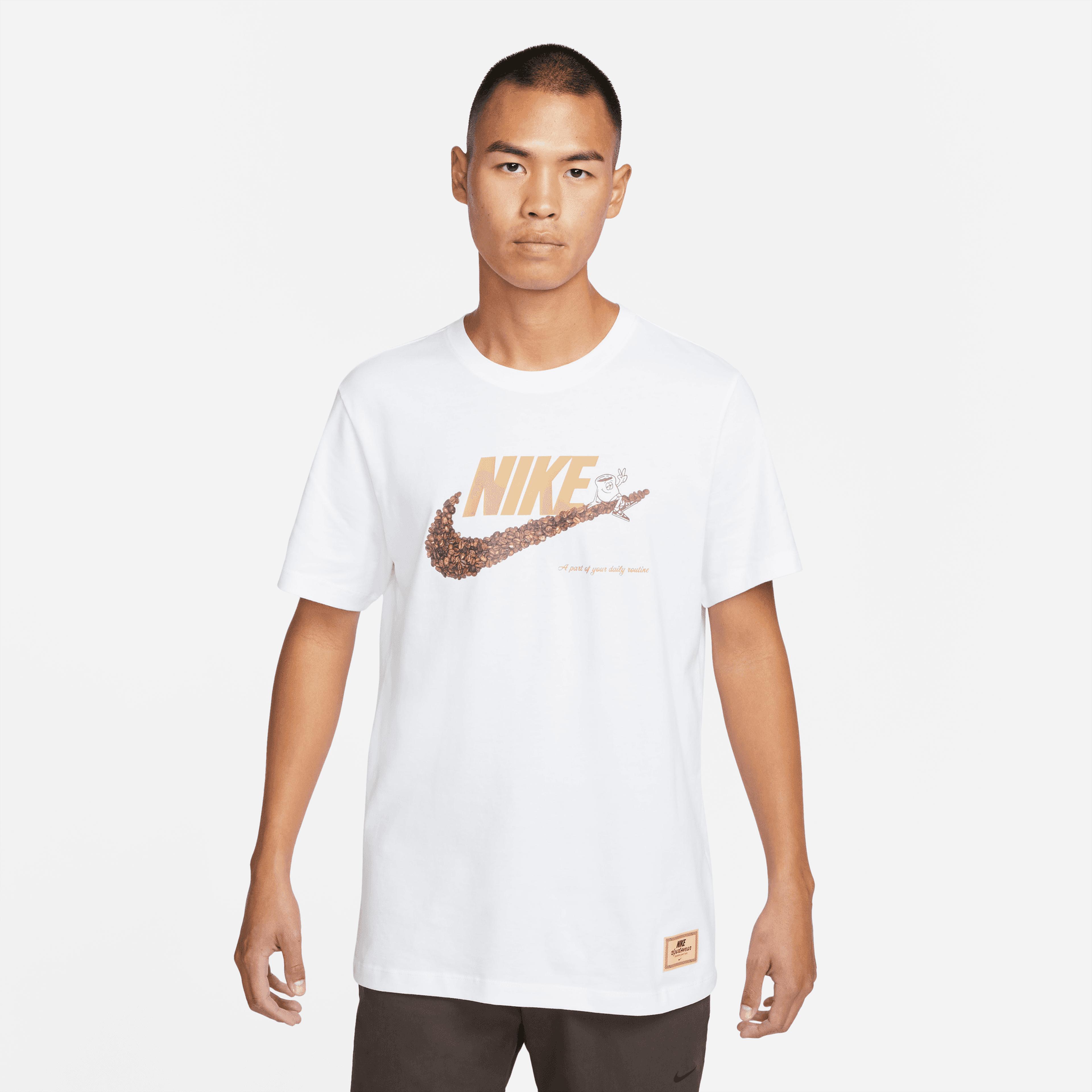 Nike Sportswear Coffee Swoosh Graphic Erkek Beyaz T-Shirt
