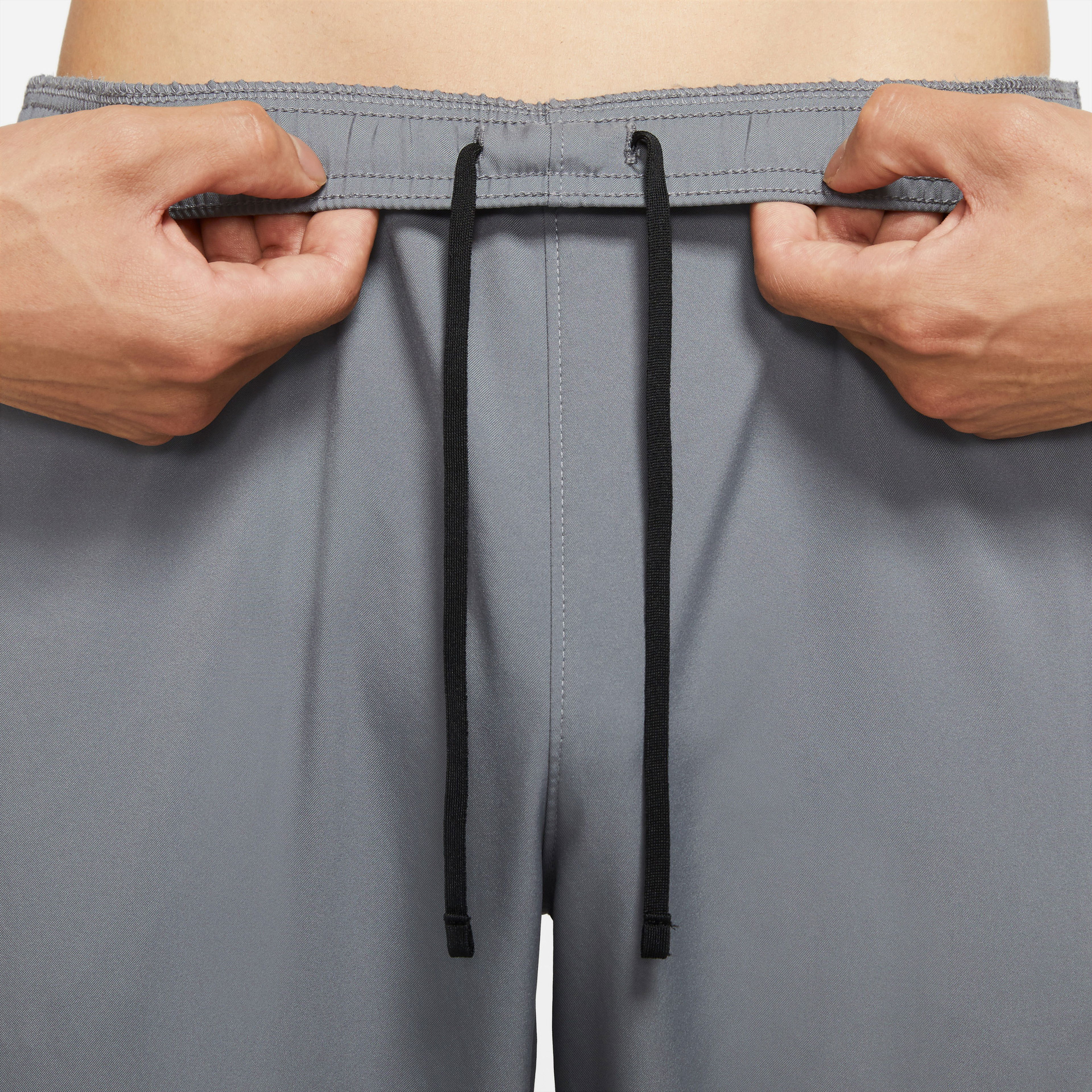 Nike Dri-FIT Challenger Woven Erkek Gri Eşofman Altı
