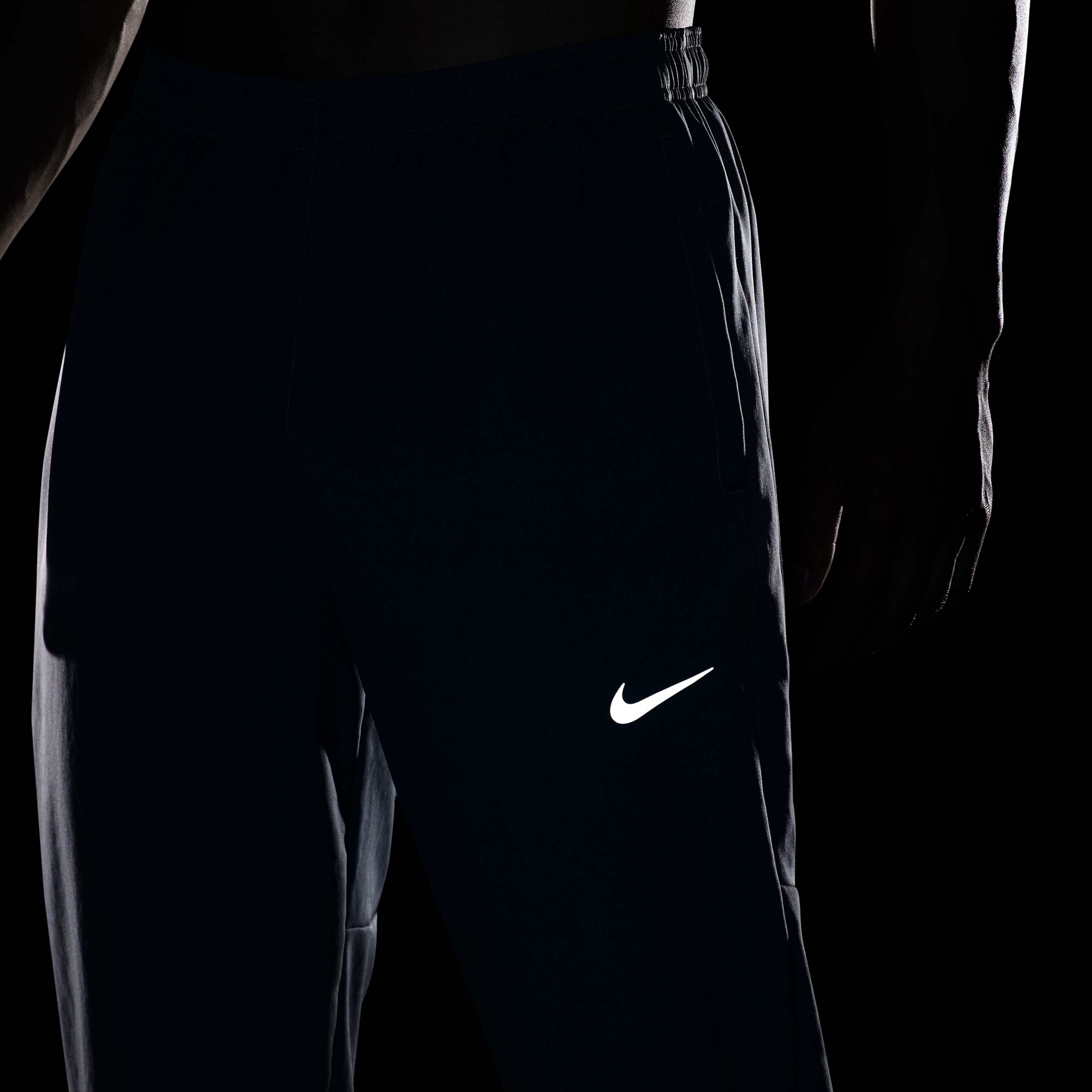 Nike Dri-FIT Challenger Woven Erkek Gri Eşofman Altı
