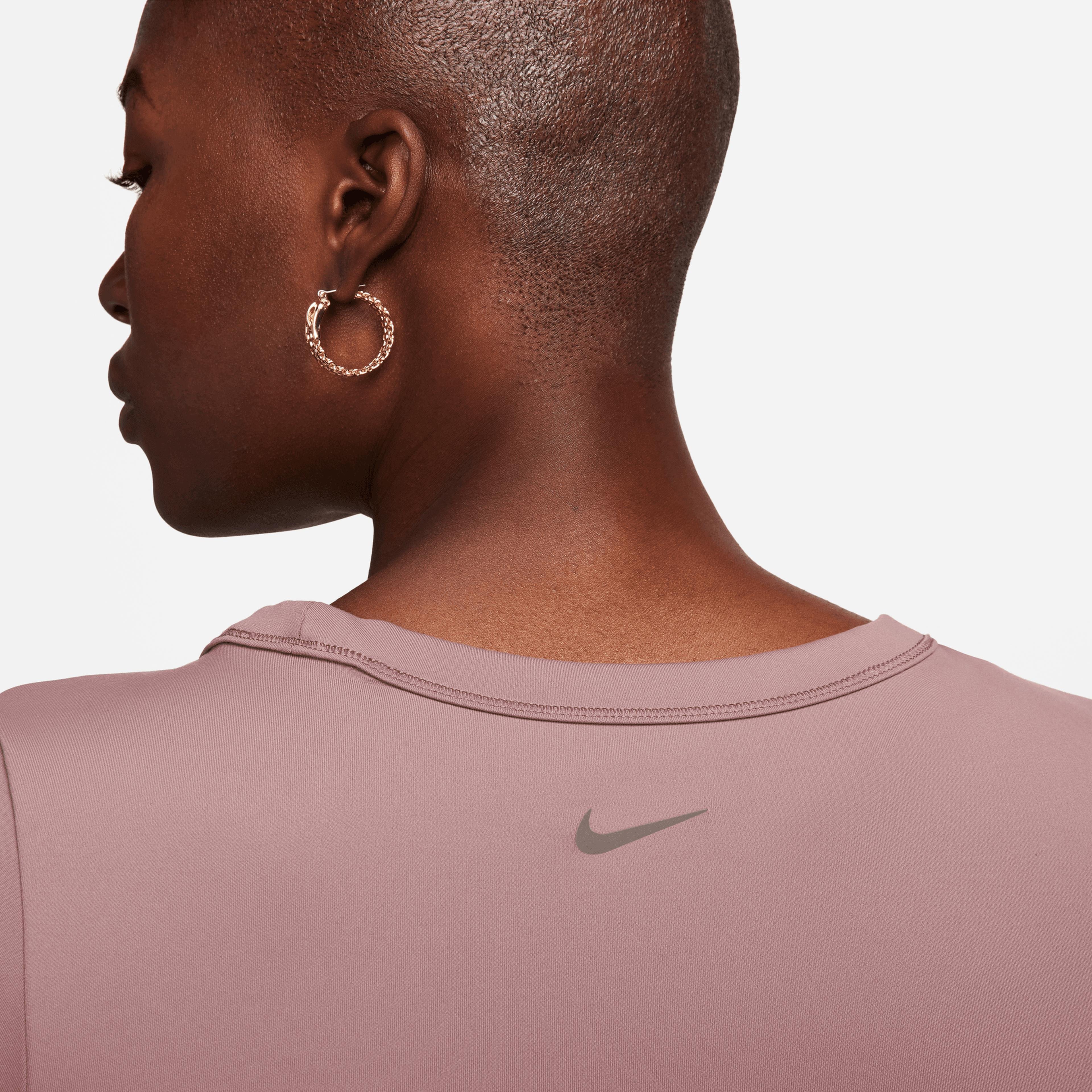 Nike One Fitted Dri-FIT Kadın Kahverengi Crop T-Shirt
