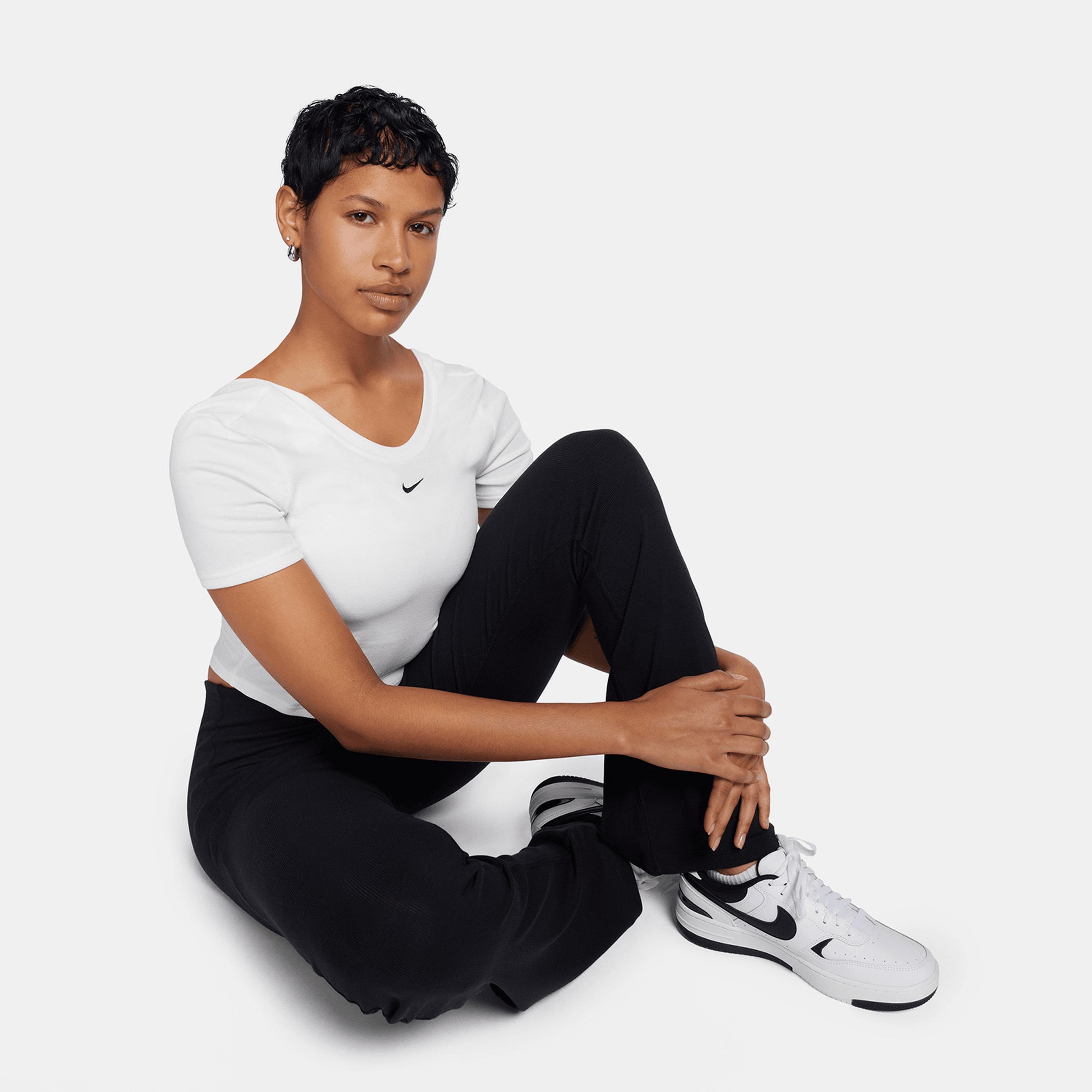 Nike Sportswear Chill Knit Sportswear Kadın Beyaz T-Shirt