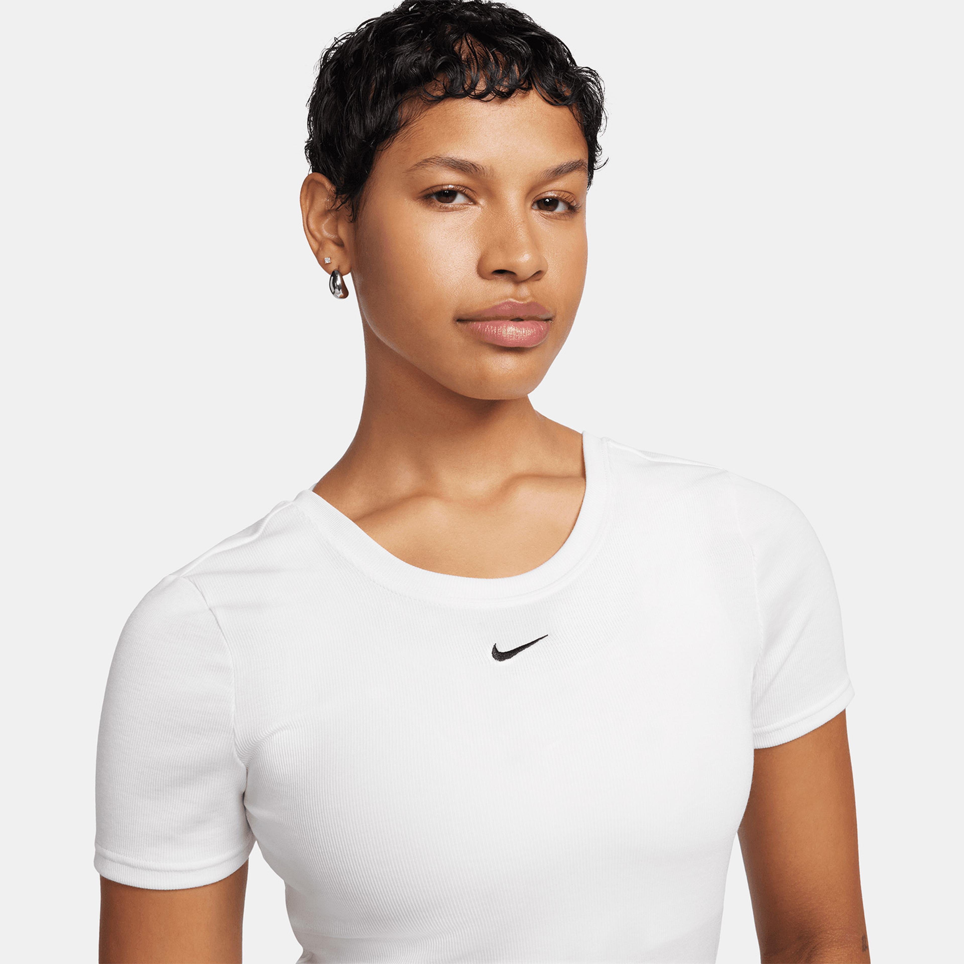 Nike Sportswear Chill Knit Sportswear Kadın Beyaz Crop T-Shirt