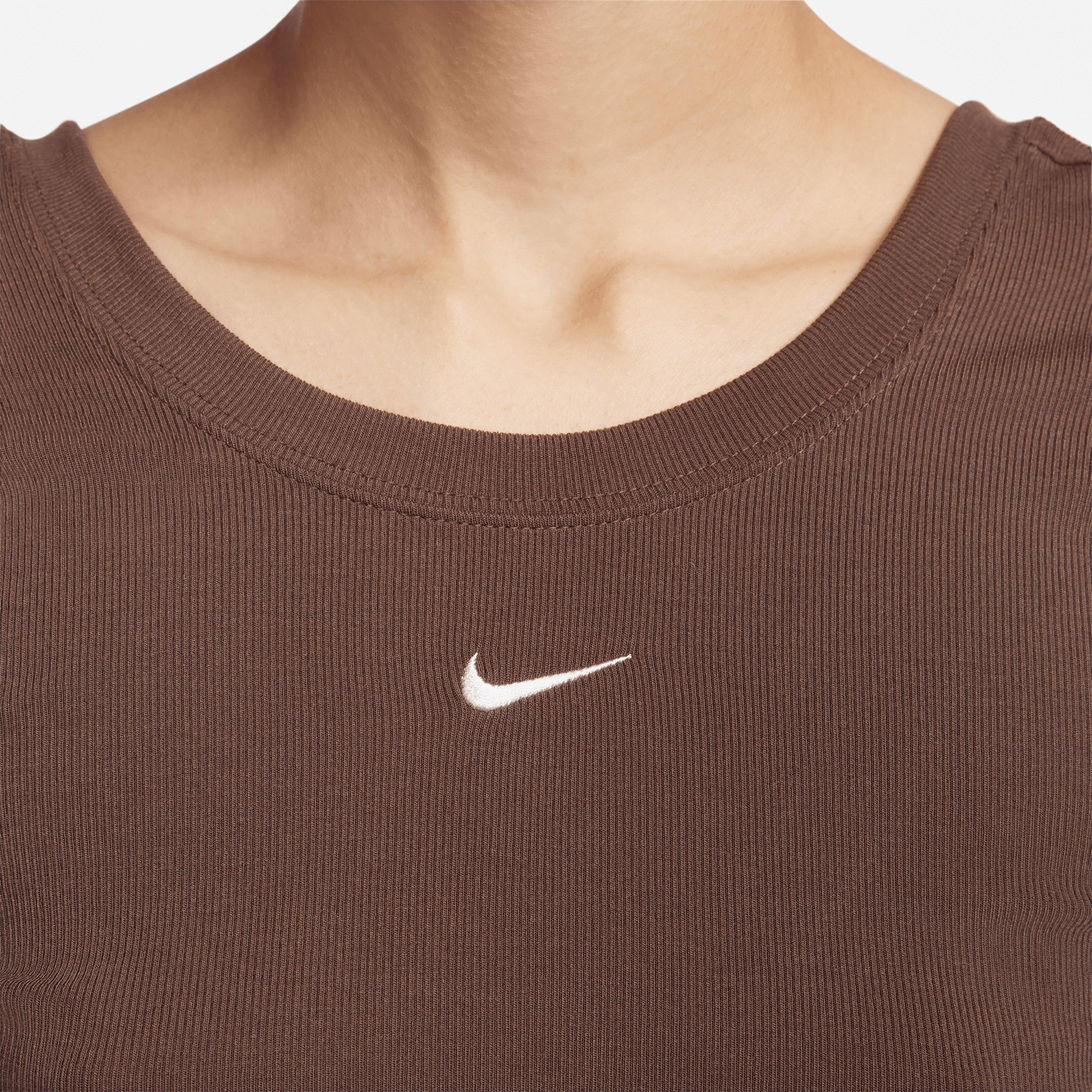 Nike Sportswear Chill Knit Sportswear Kadın Kahverengi Crop T-Shirt