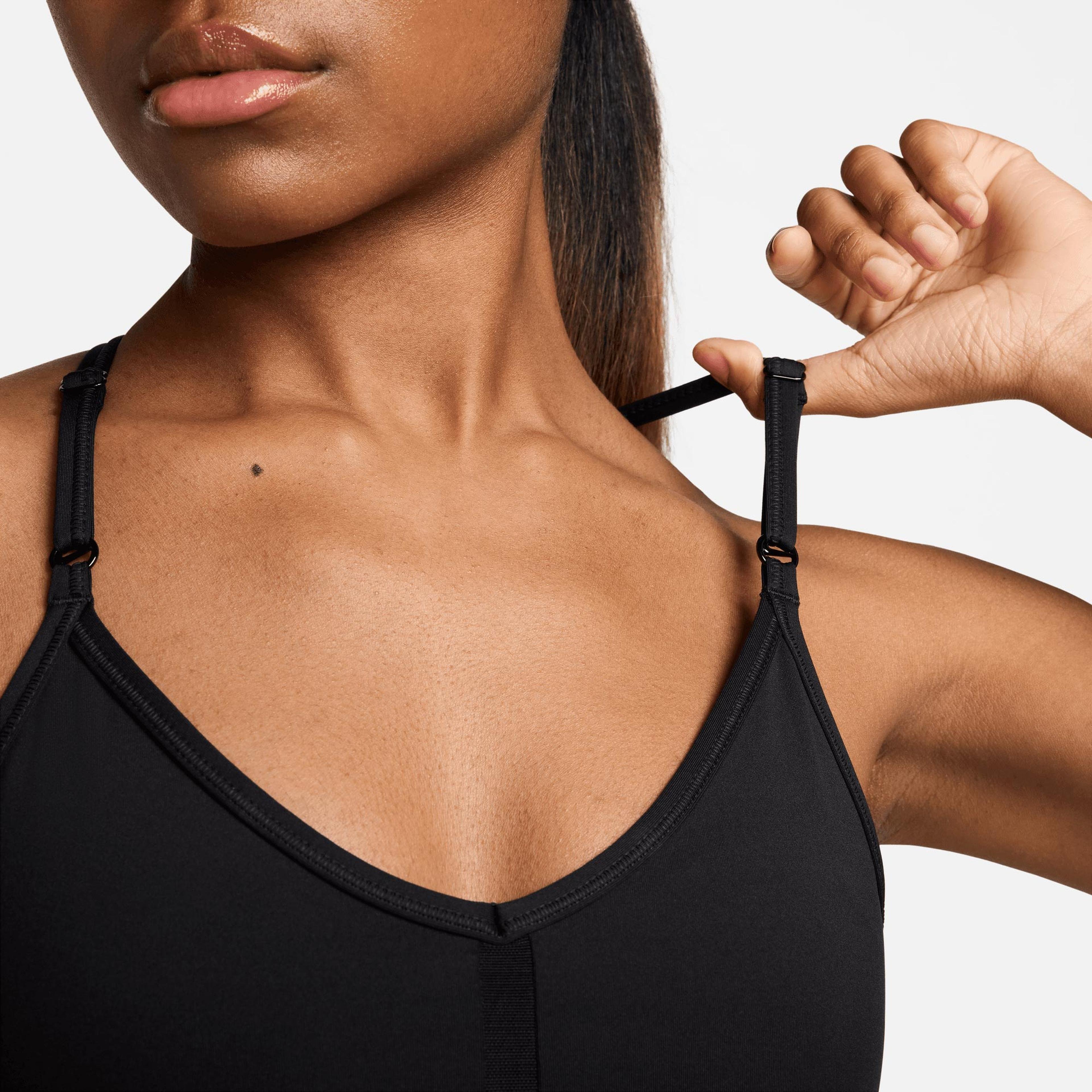 Nike Indy Light-Support Padded V-Neck Sports Kadın Siyah Bra