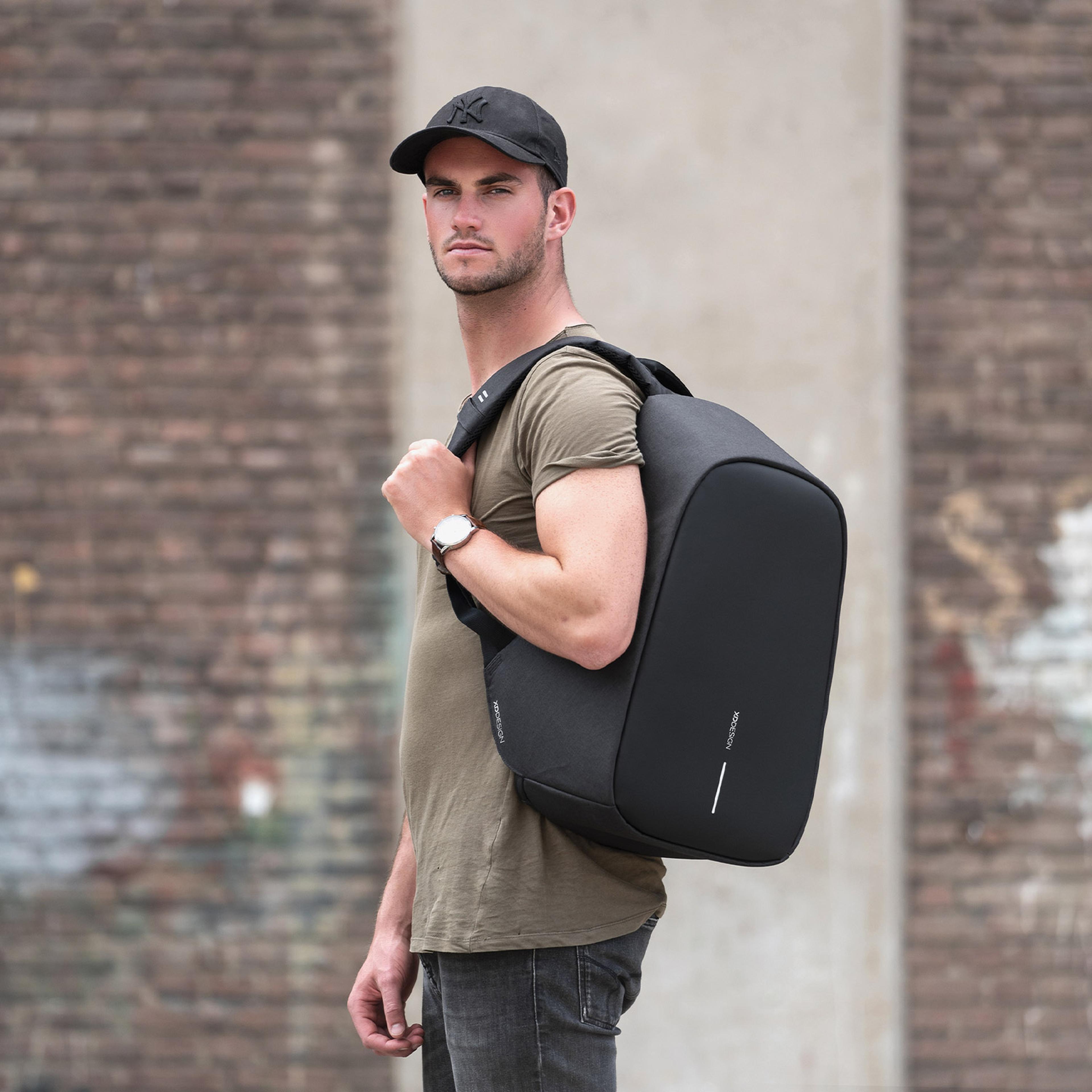 XD Design Bobby Hero XL Anti-Theft Unisex Siyah Sırt Çantası