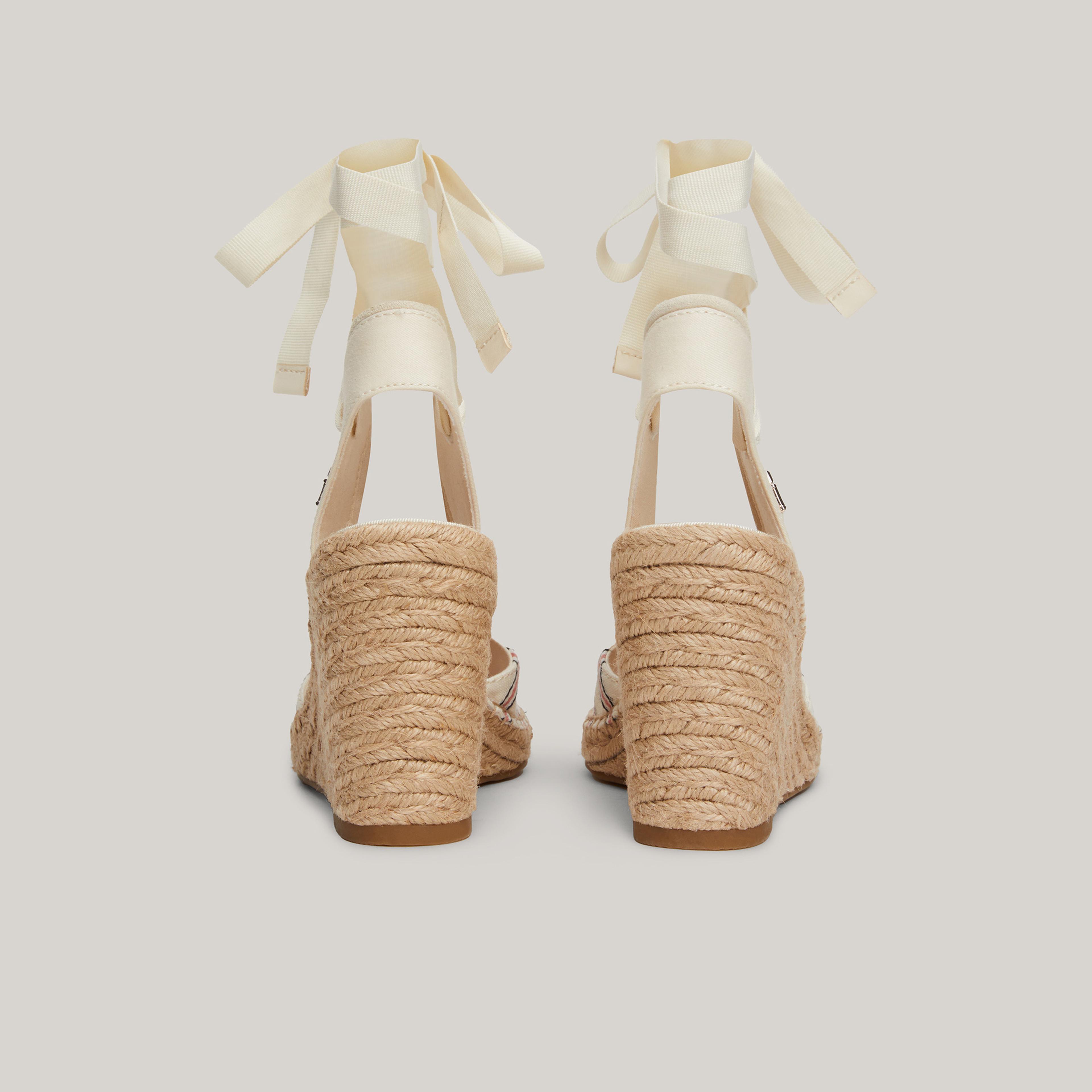 Tommy Hilfiger Closed Toeing Wedge Kadın Beyaz Dolgu Topuk Sandalet