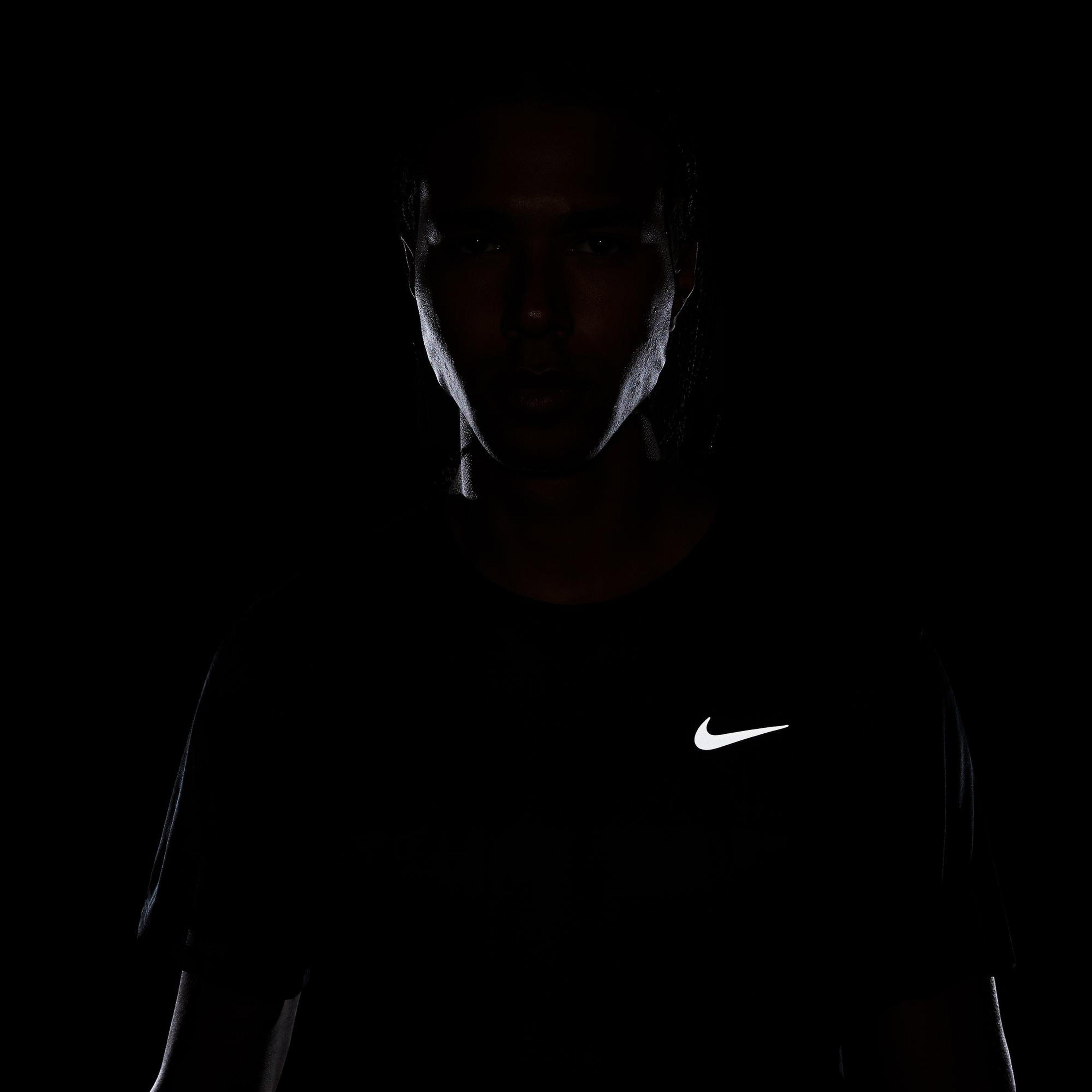 Nike Erkek Siyah T-Shirt