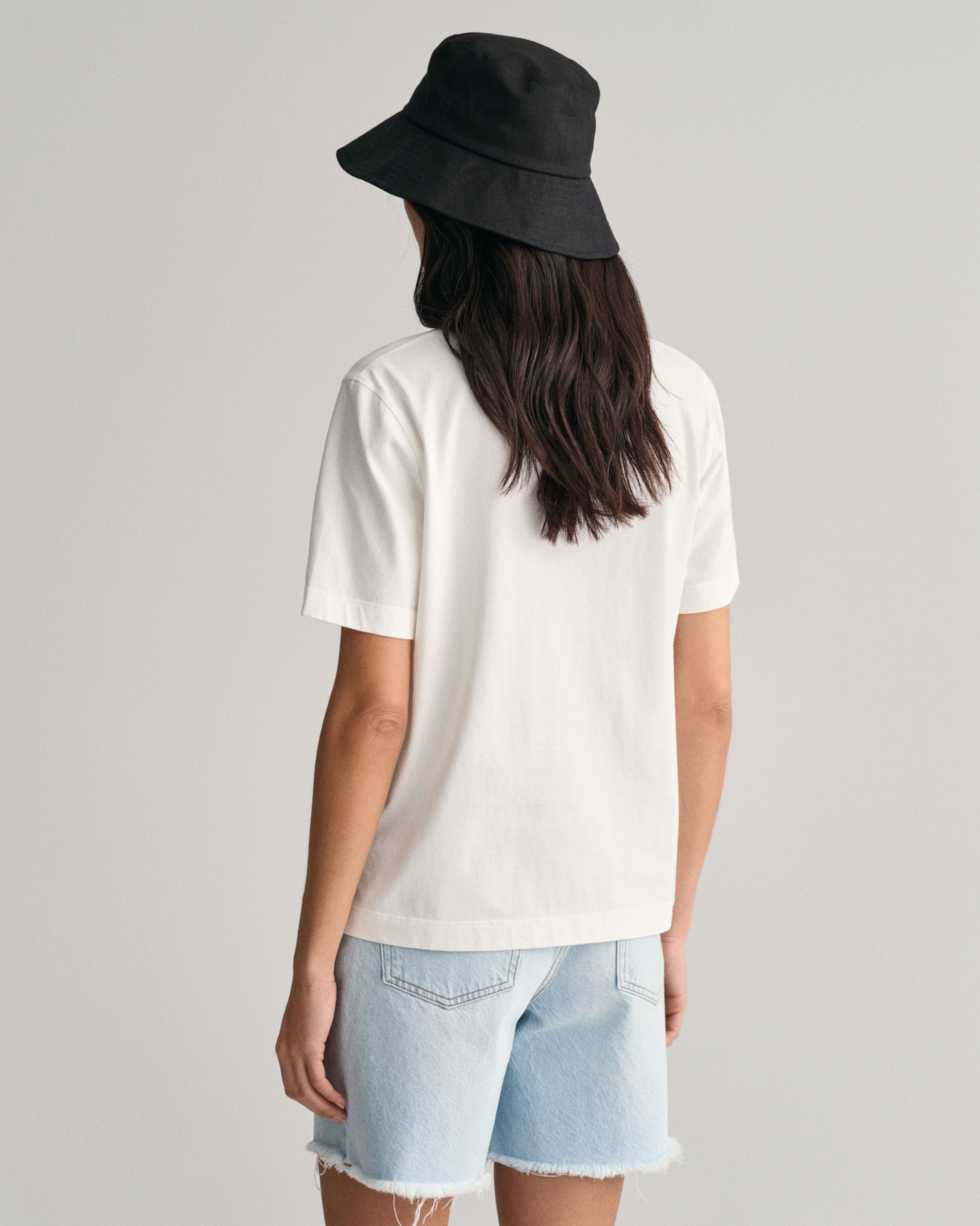 GANT Kadın Krem Relaxed Fit Bisiklet Yaka Desenli T-shirt