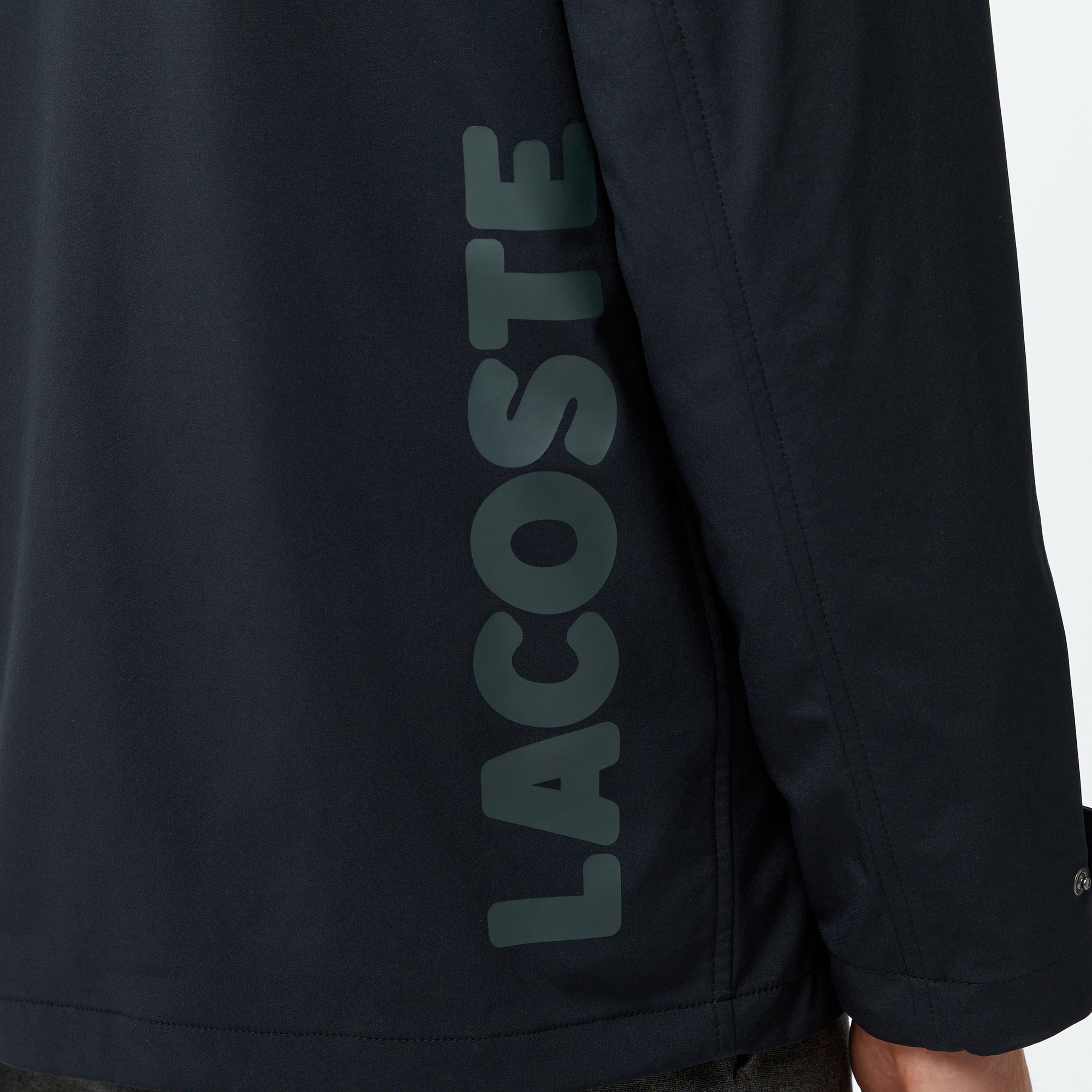 Lacoste Erkek Regular Fit Kapüşonlu Baskılı Siyah Yağmurluk