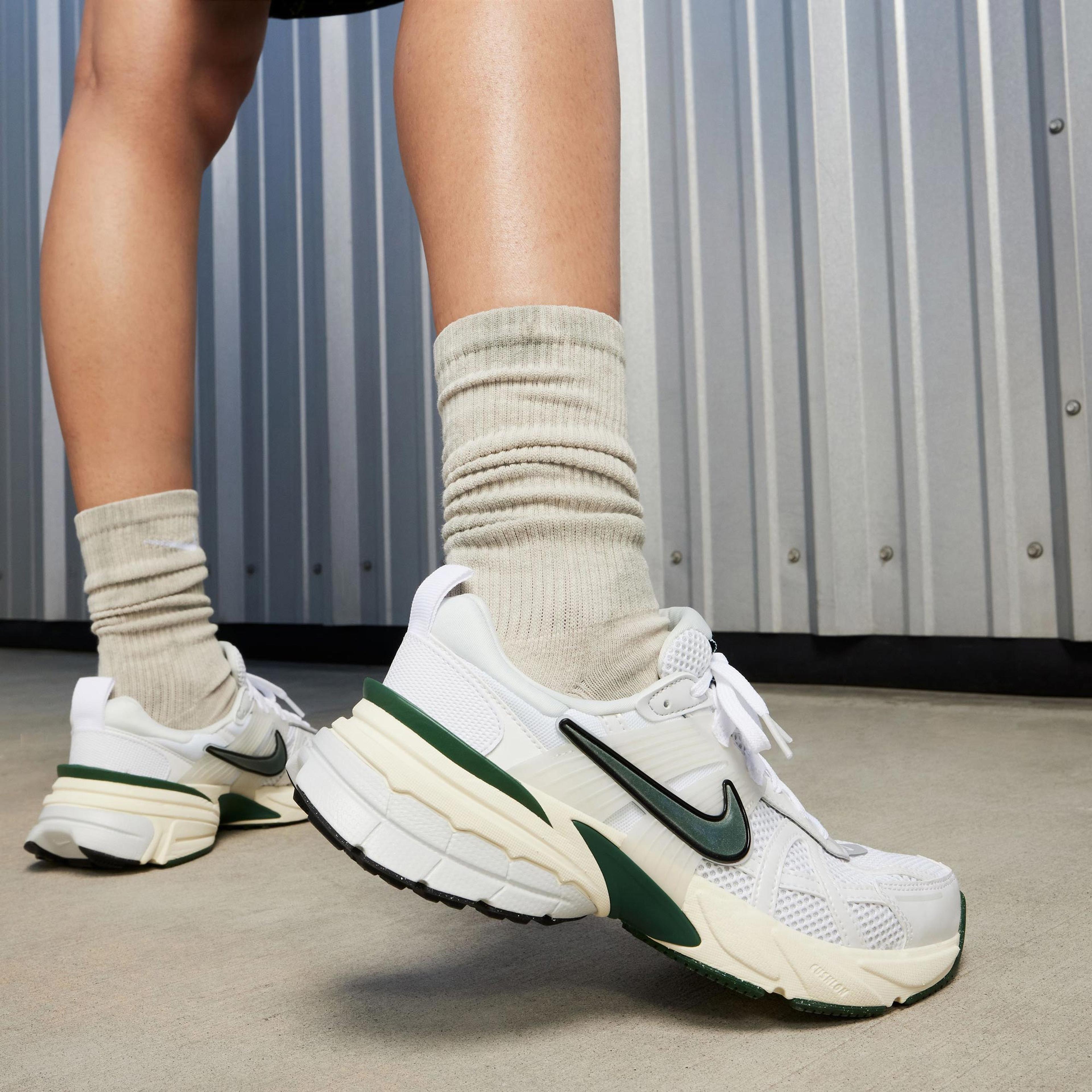 Nike V2K Run Sportswear Kadın Beyaz Spor Ayakkabı