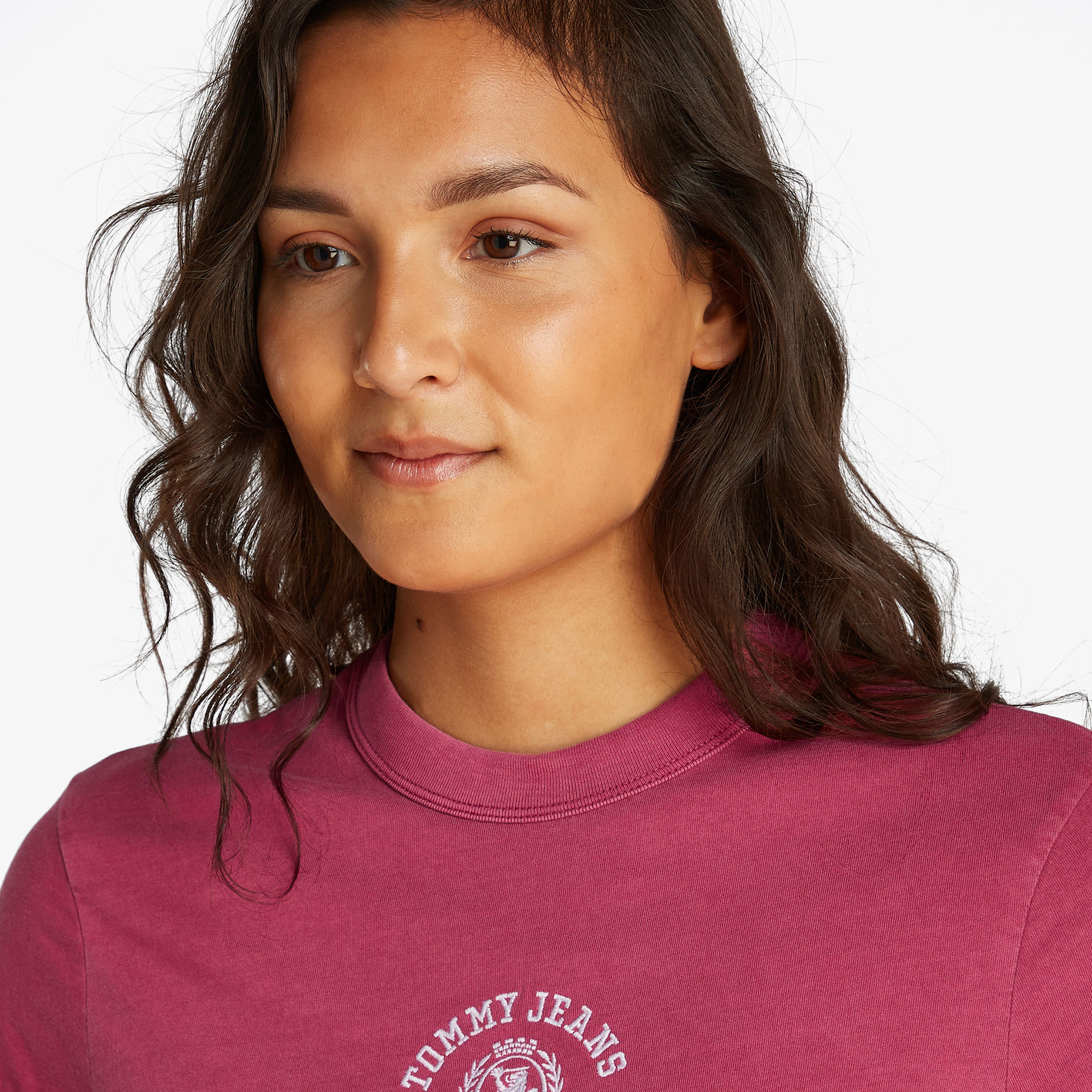 Tommy Jeans Regular Varsity Crew Kadın Kırmızı T-Shirt