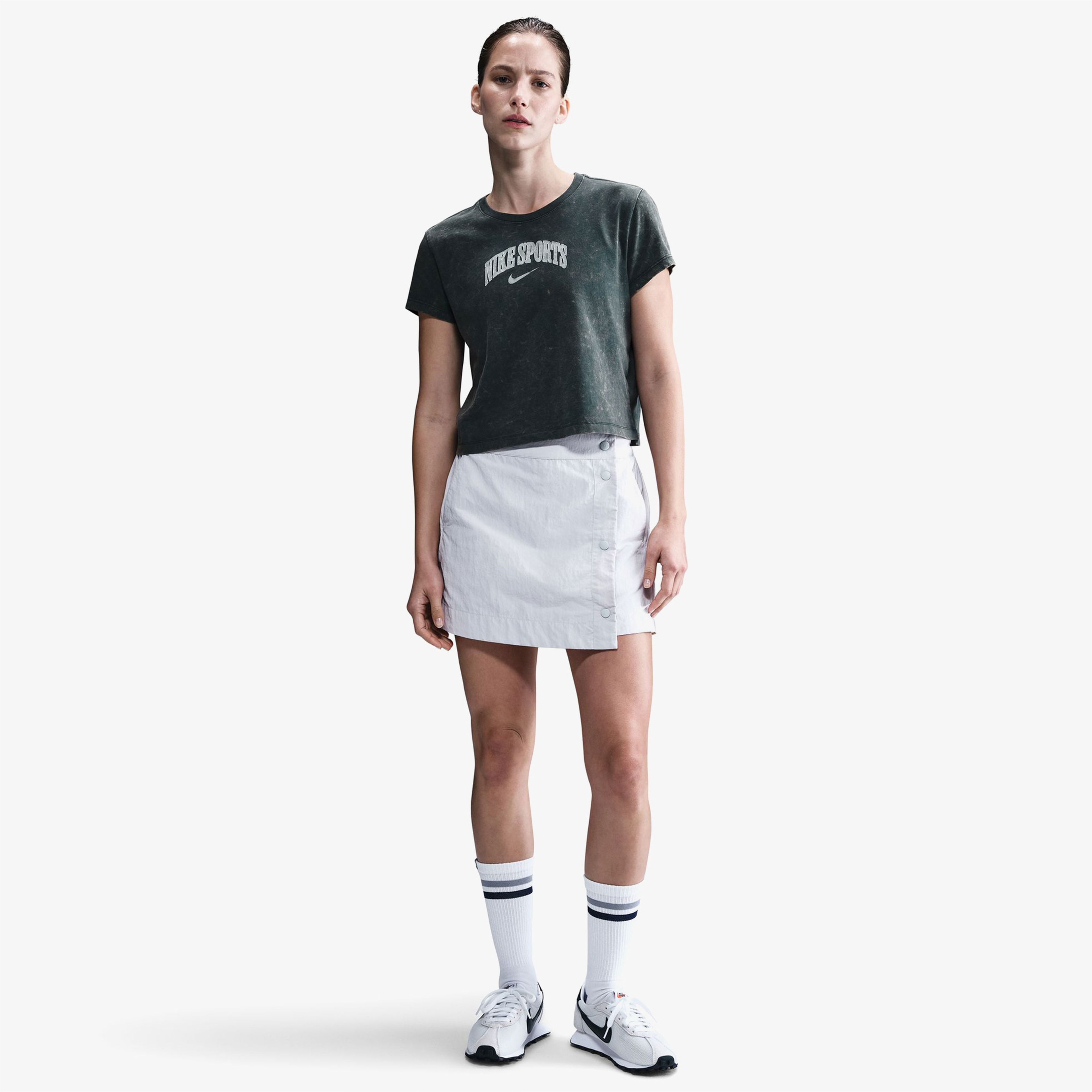 Nike Sportswear Essential Kadın Lacivert T-Shirt