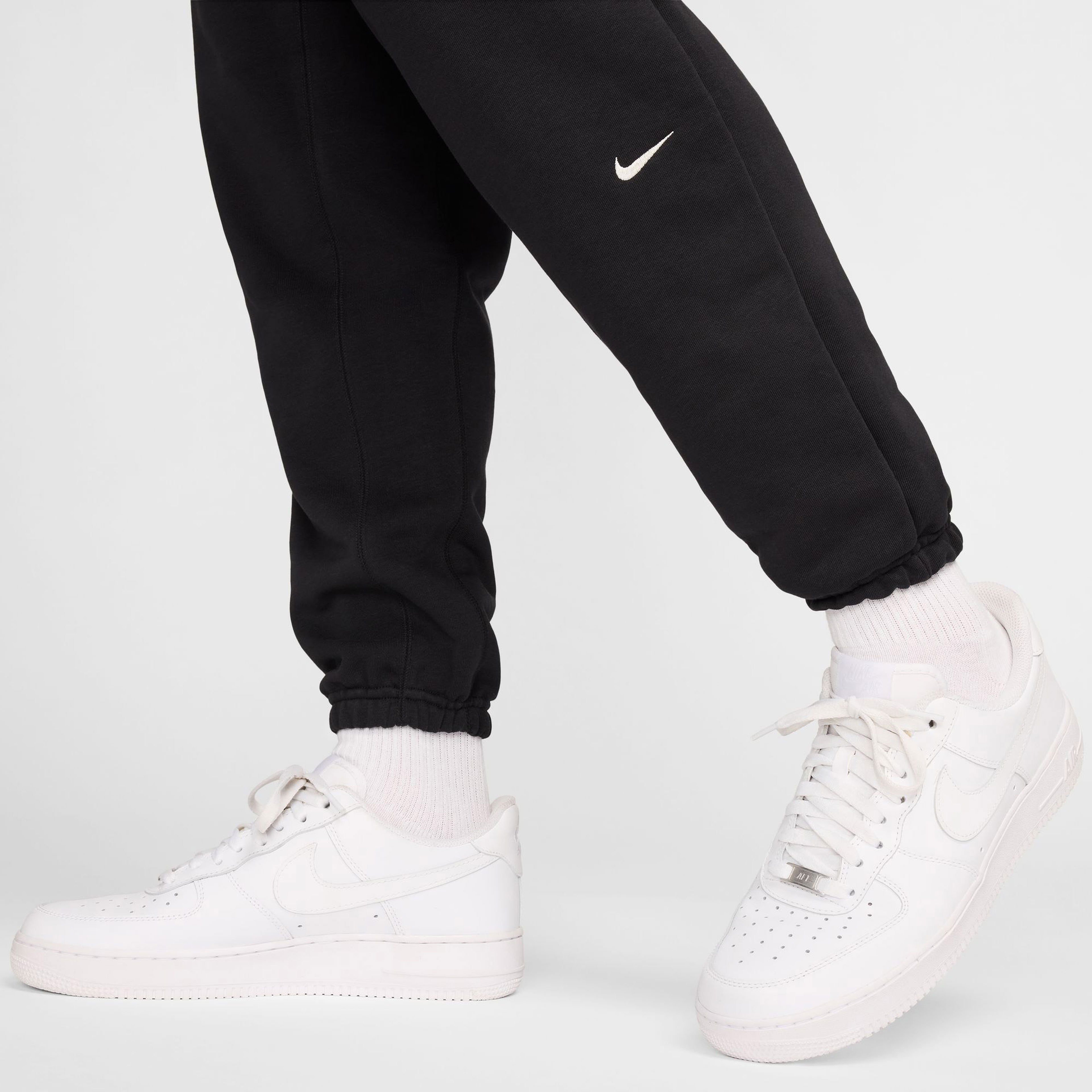 Nike Standard Issue Erkek Siyah Eşofman Altı