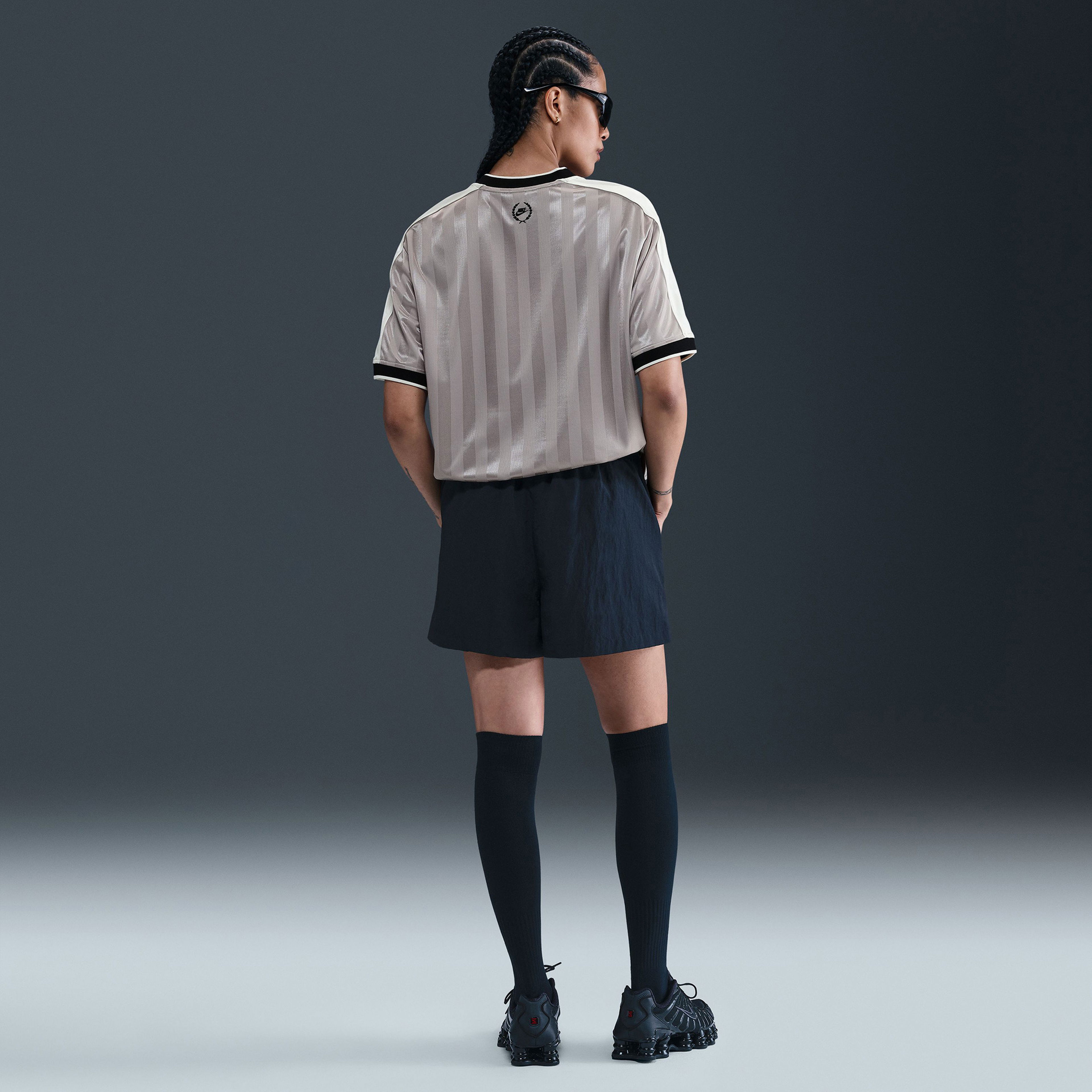 Nike Sportswear V Yakalı Kadın Gri Forma